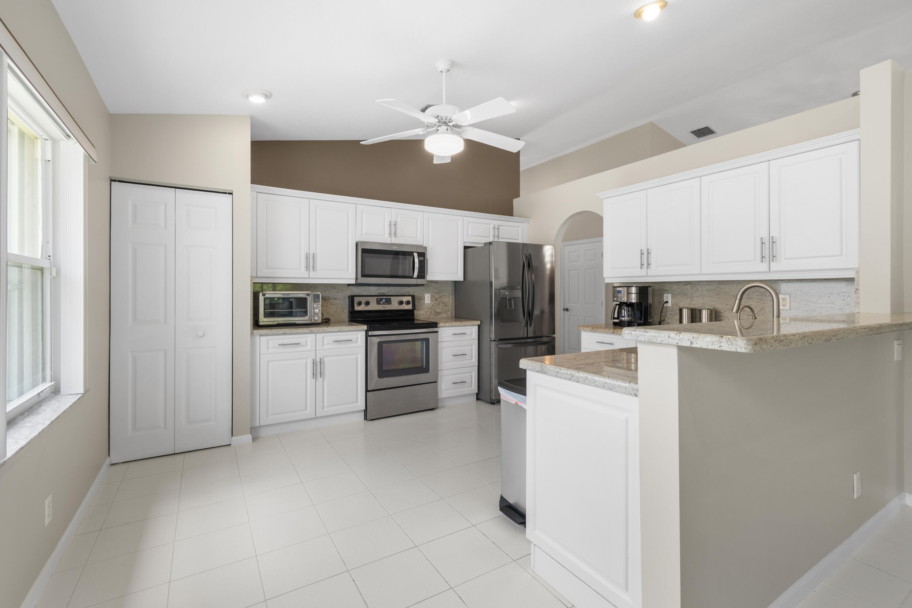 LAKERIDGE GREENS AT PIPERS GLEN - Residential