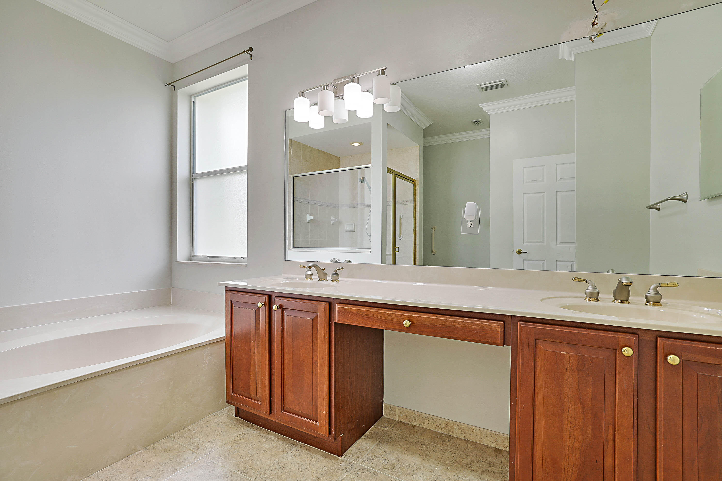 WILLOUGHBY (AKA WILLOUGHBY GLEN) - Residential