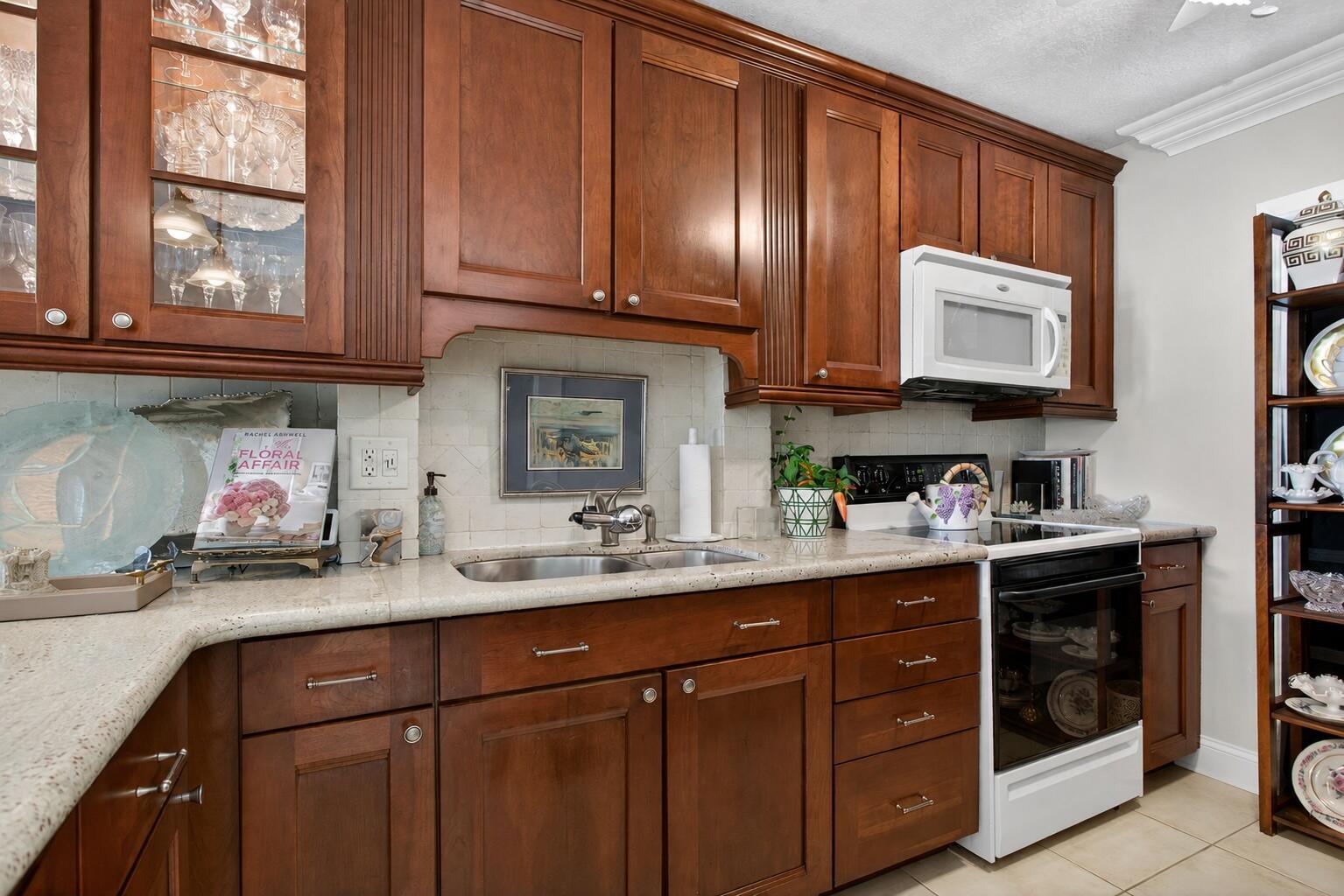 POMPANO LODGE CO-OP - Residential