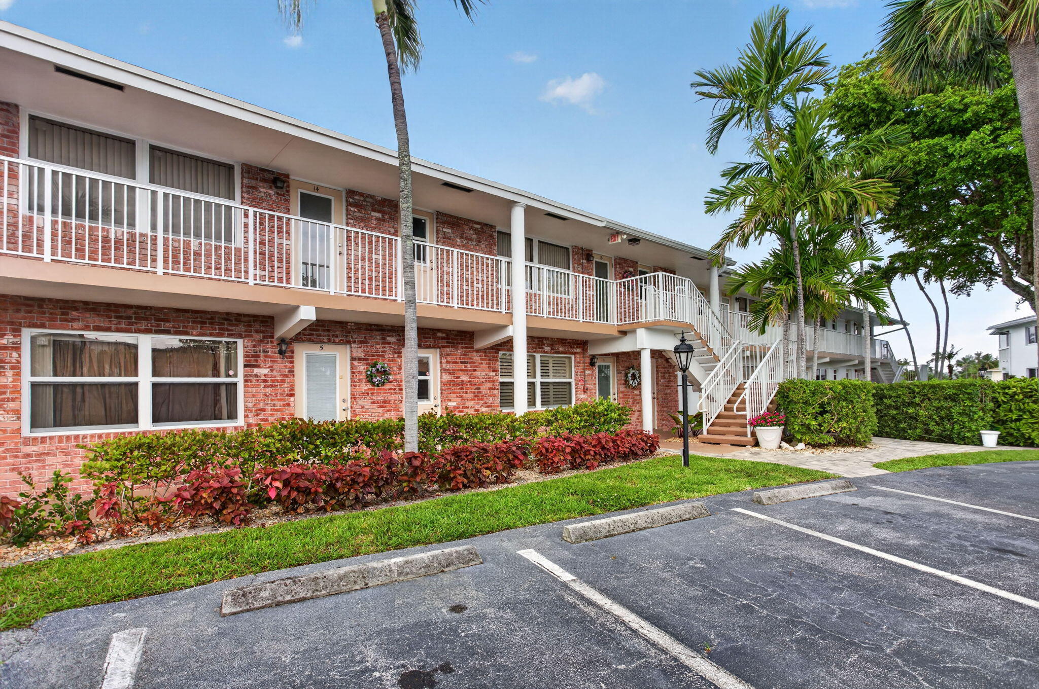 POMPANO LODGE CO-OP - Residential