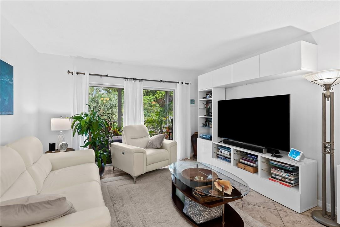 HILLCREST CONDO NO 5 - Residential