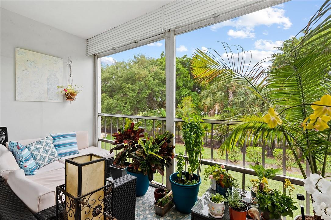 HILLCREST CONDO NO 5 - Residential