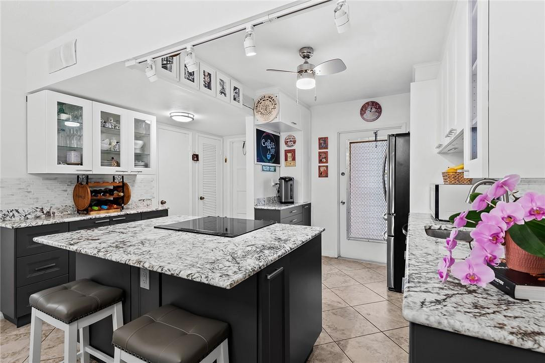 HILLCREST CONDO NO 5 - Residential