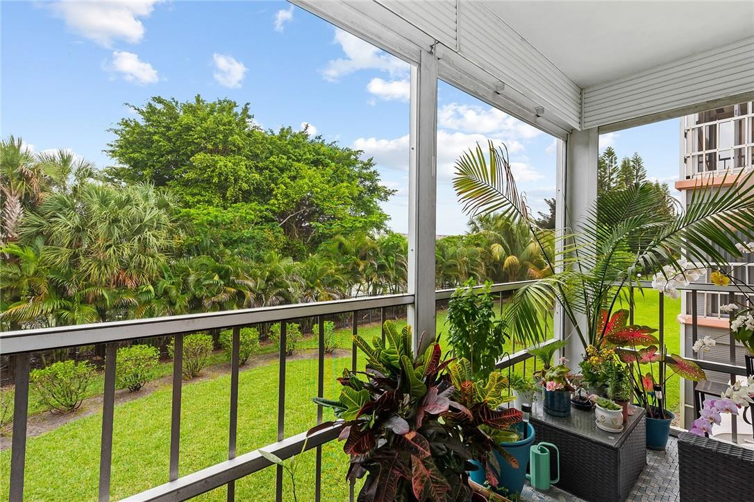 HILLCREST CONDO NO 5 - Residential