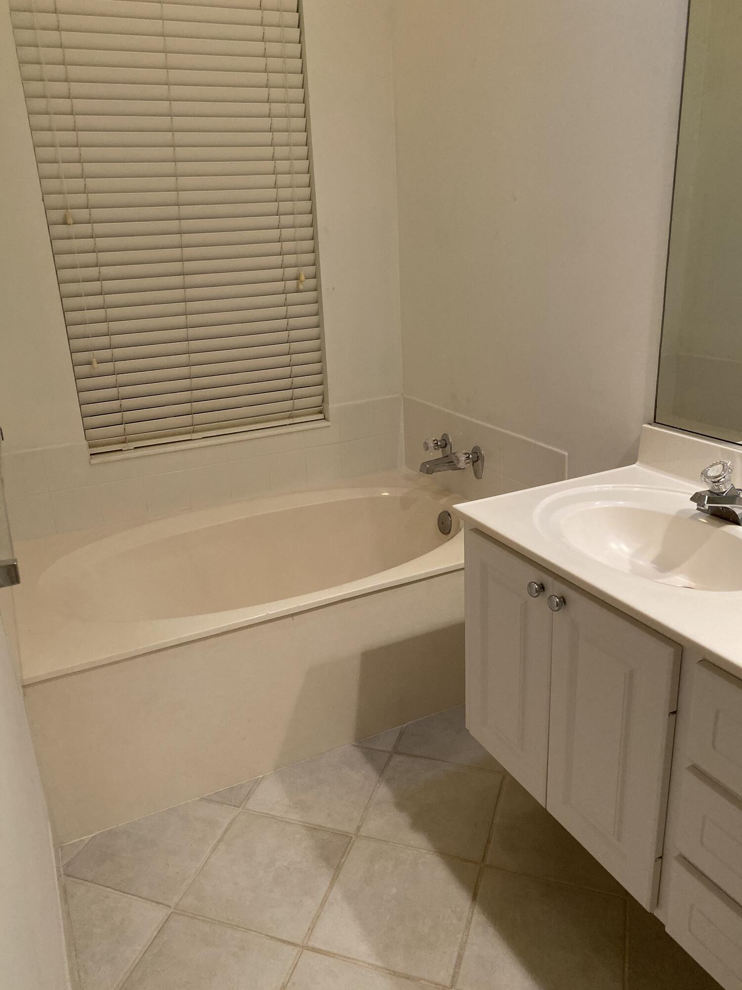 RIVERWALK 6 - Residential Lease