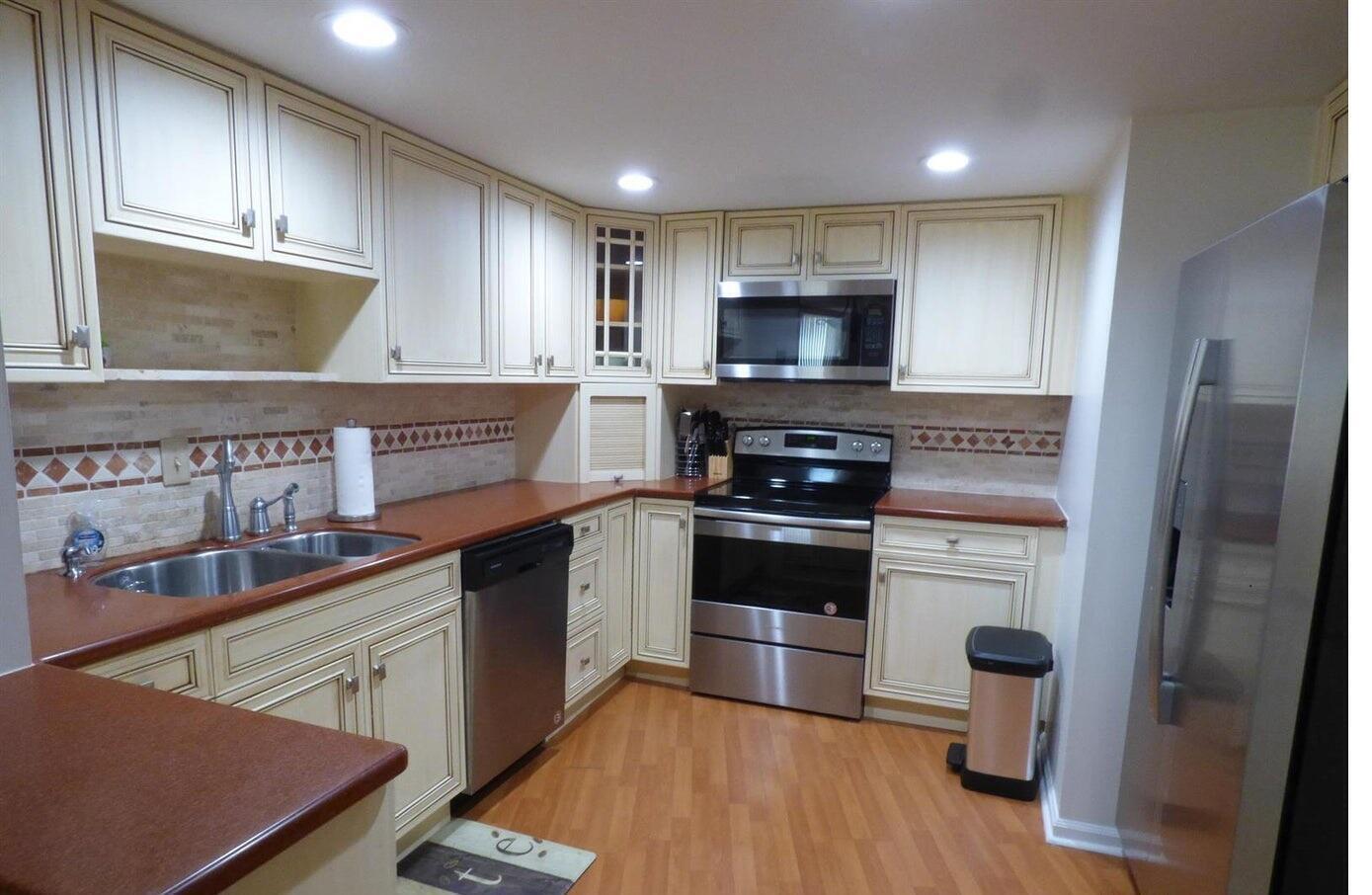 PHOENIX TOWERS CONDO - Residential