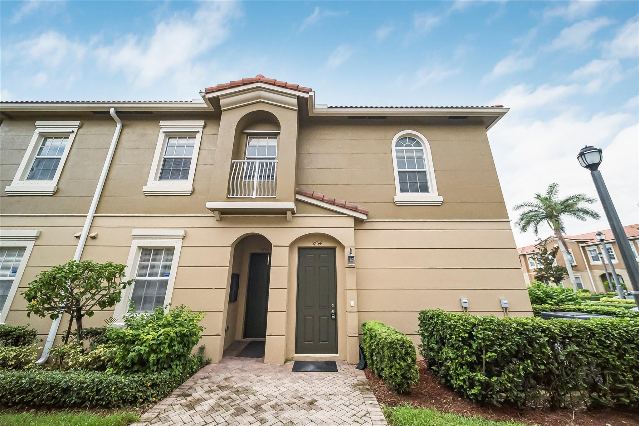 HAMPTON HILLS CONDO - Residential