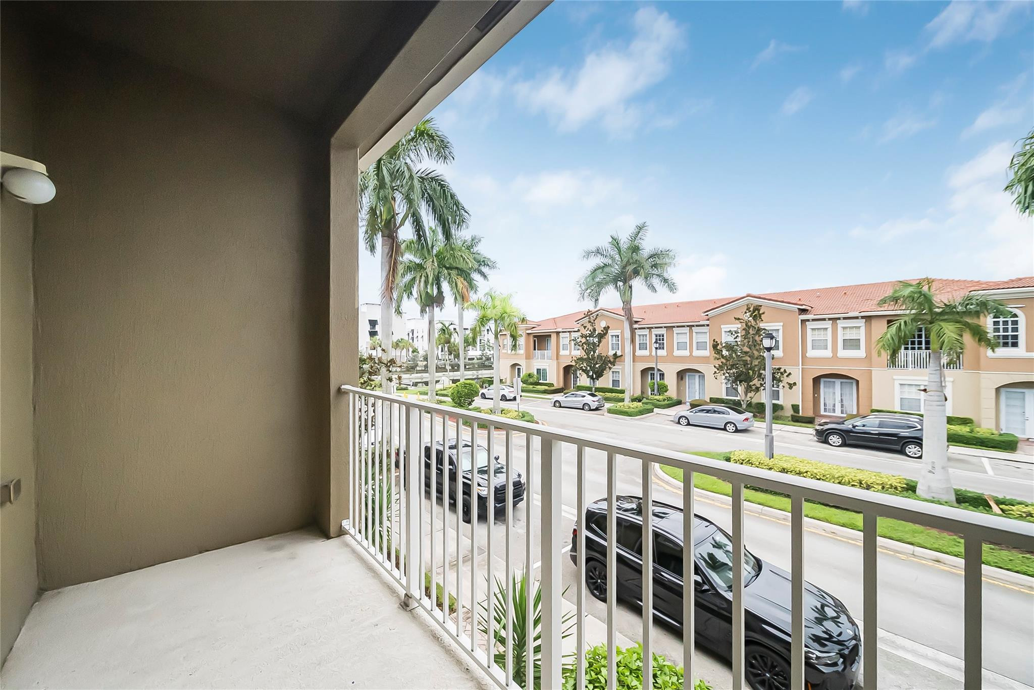 HAMPTON HILLS CONDO - Residential