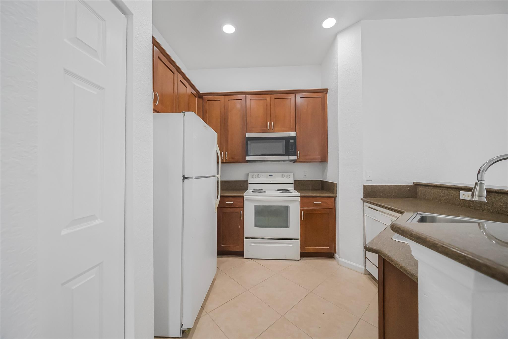 HAMPTON HILLS CONDO - Residential