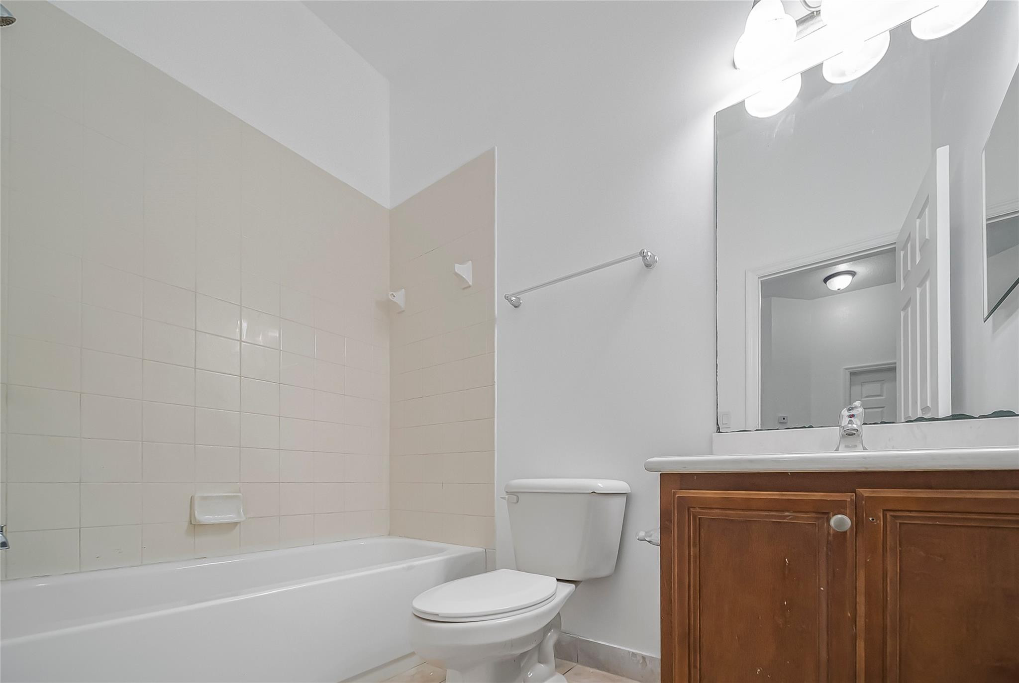 HAMPTON HILLS CONDO - Residential