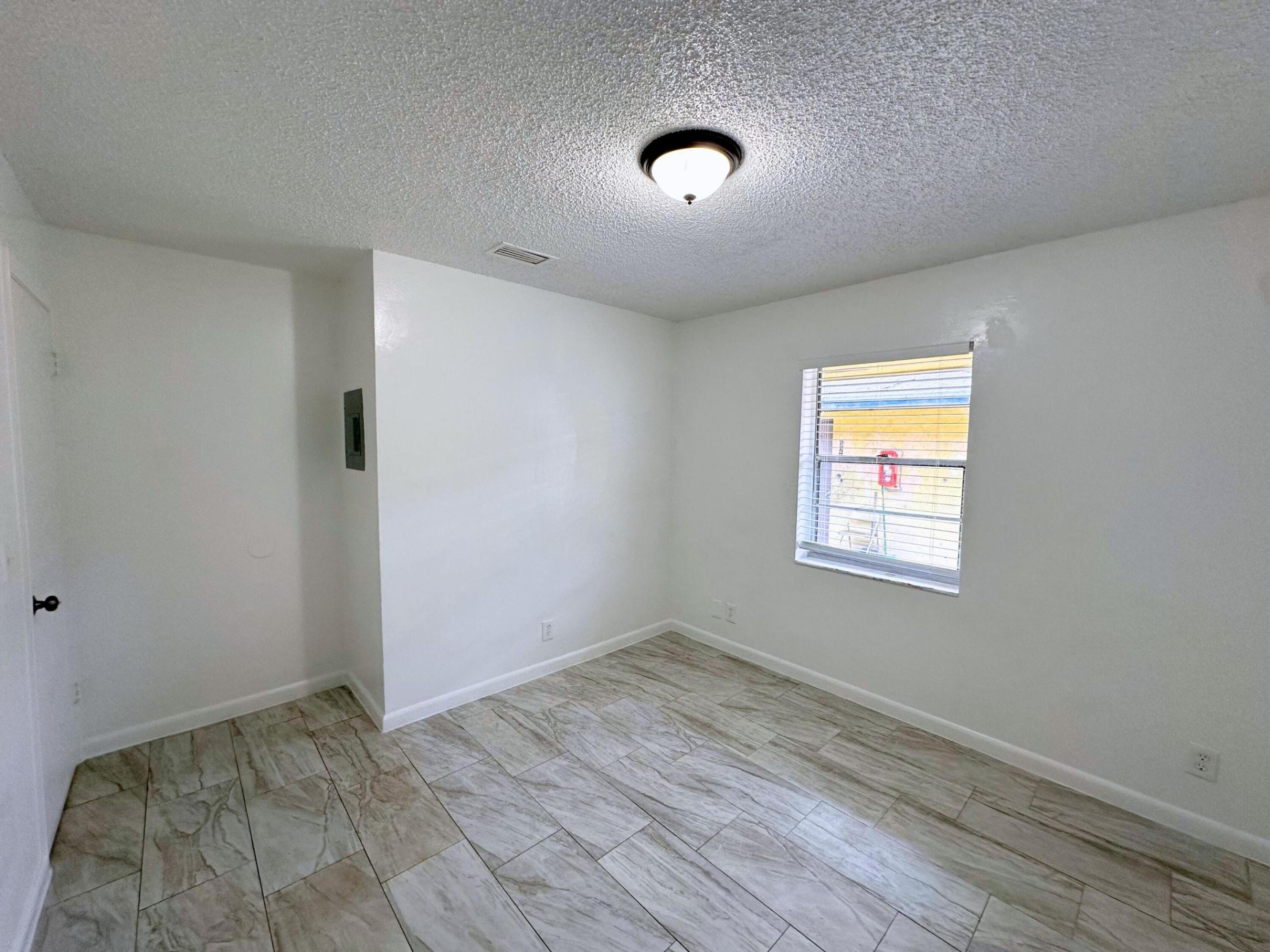 LANTANA PLAZA - Residential Lease