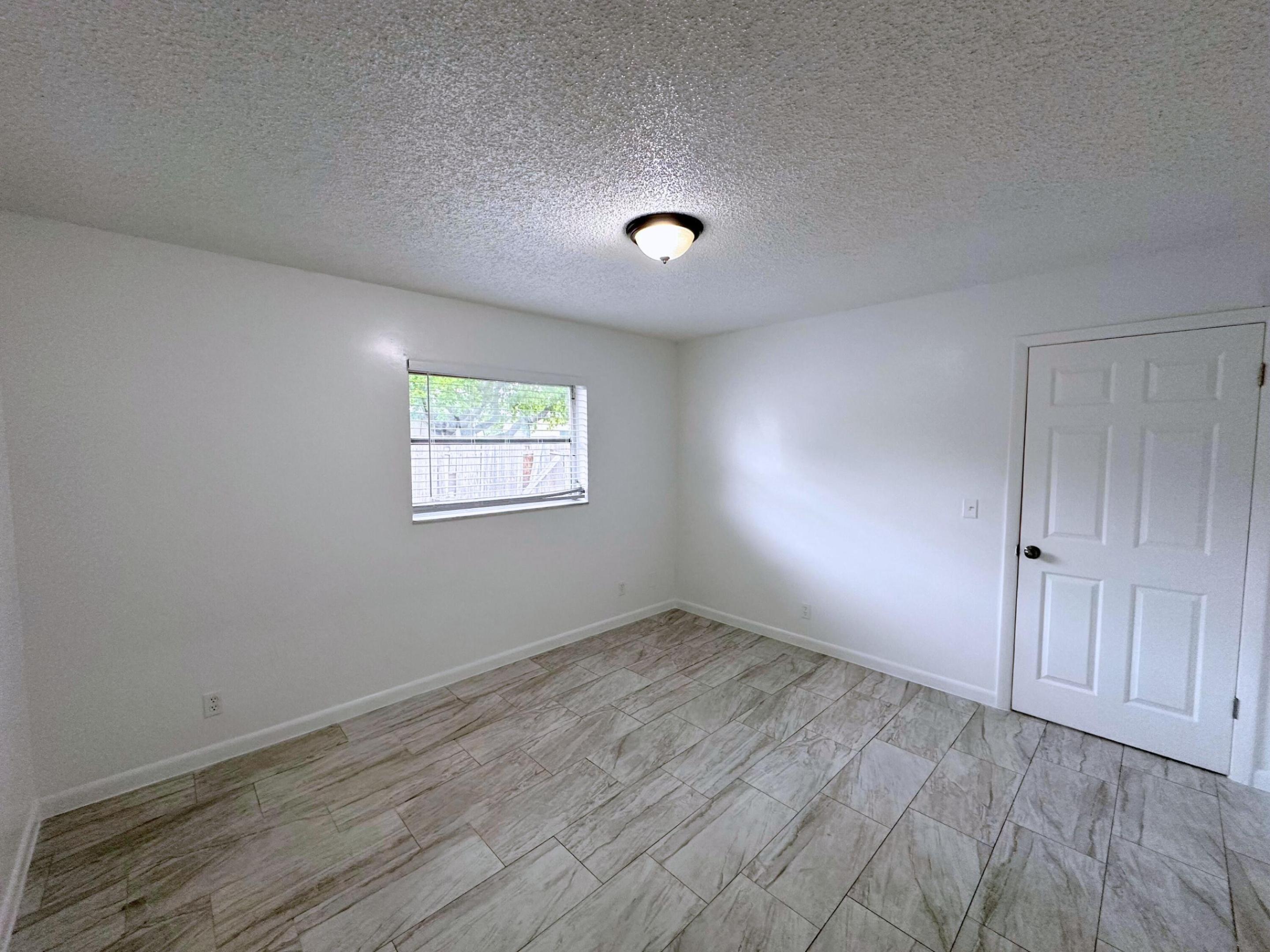 LANTANA PLAZA - Residential Lease