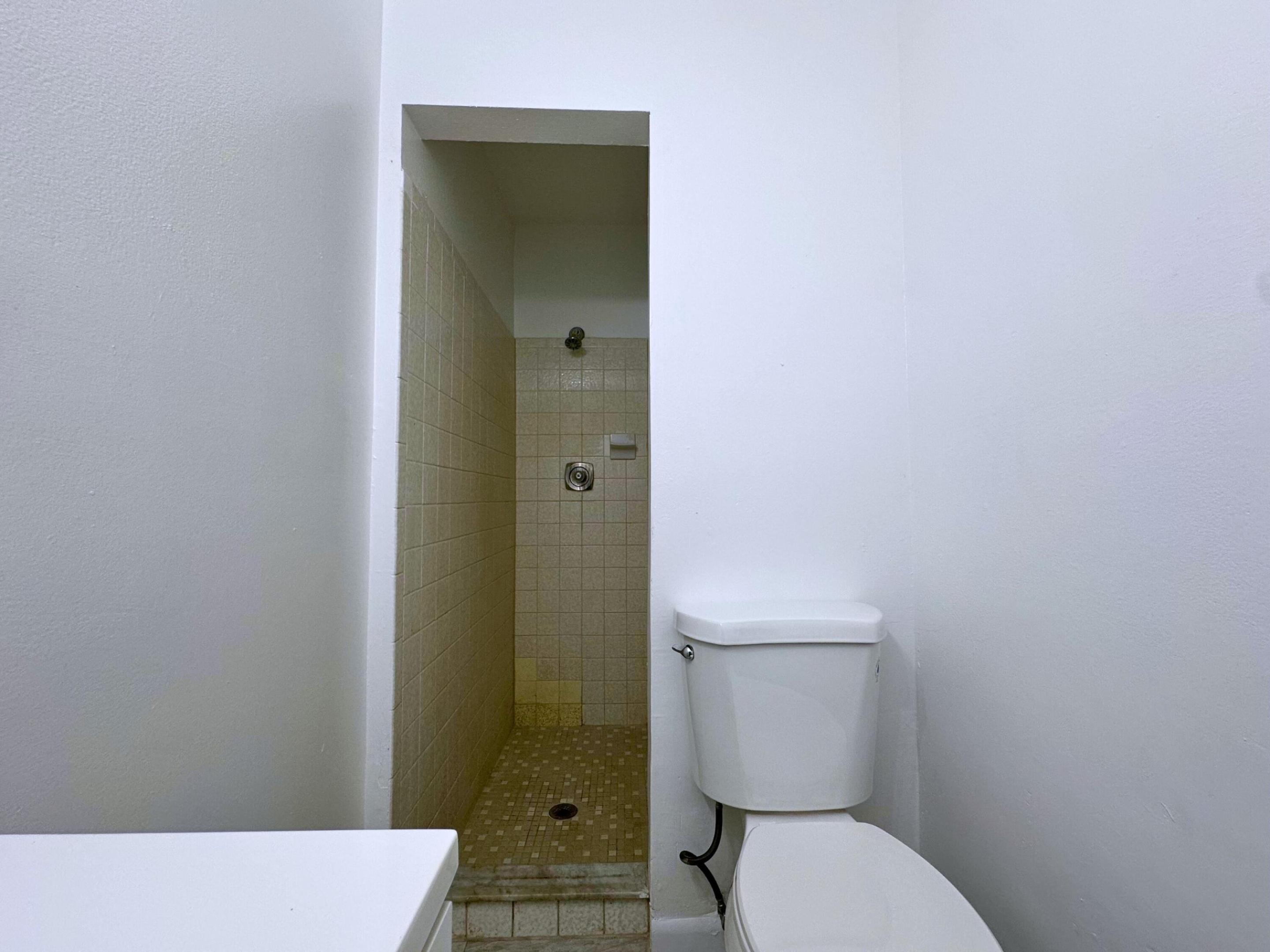 LANTANA PLAZA - Residential Lease