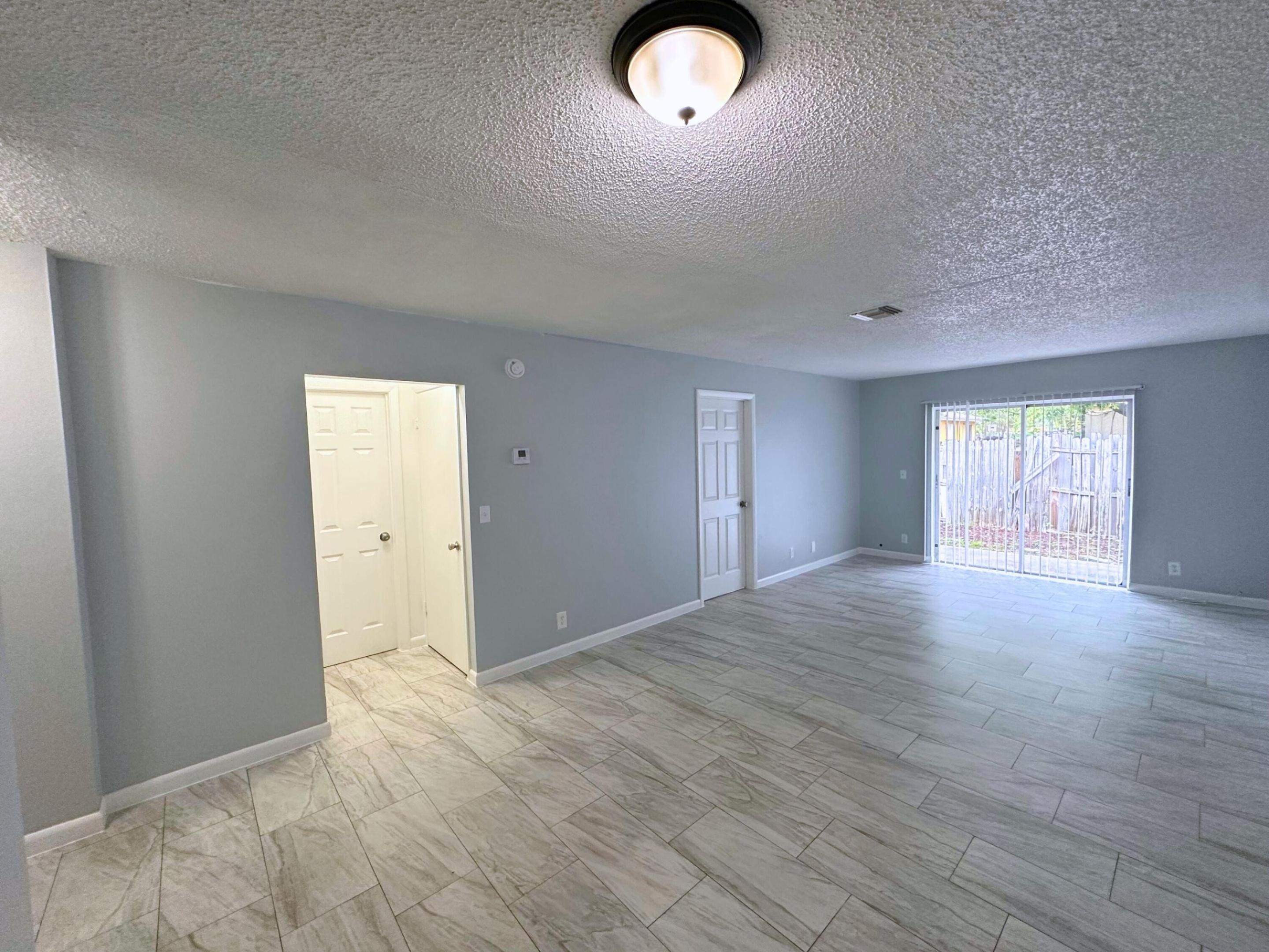LANTANA PLAZA - Residential Lease