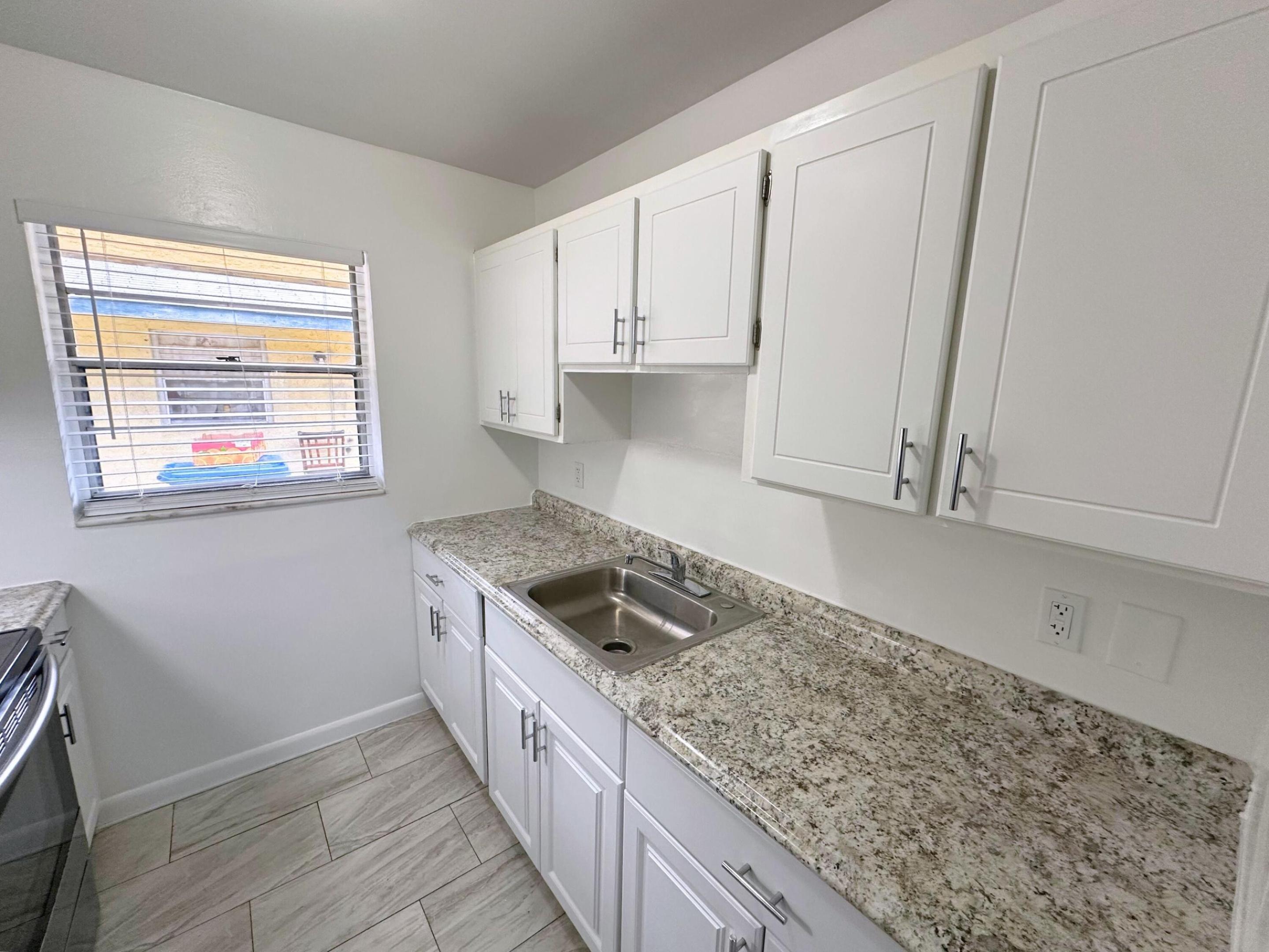 LANTANA PLAZA - Residential Lease