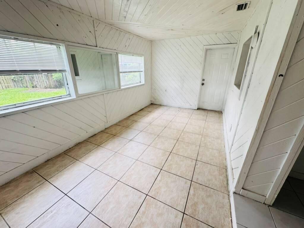 SUNRISE GOLF VILLAGE THIRD ADD - Residential Lease