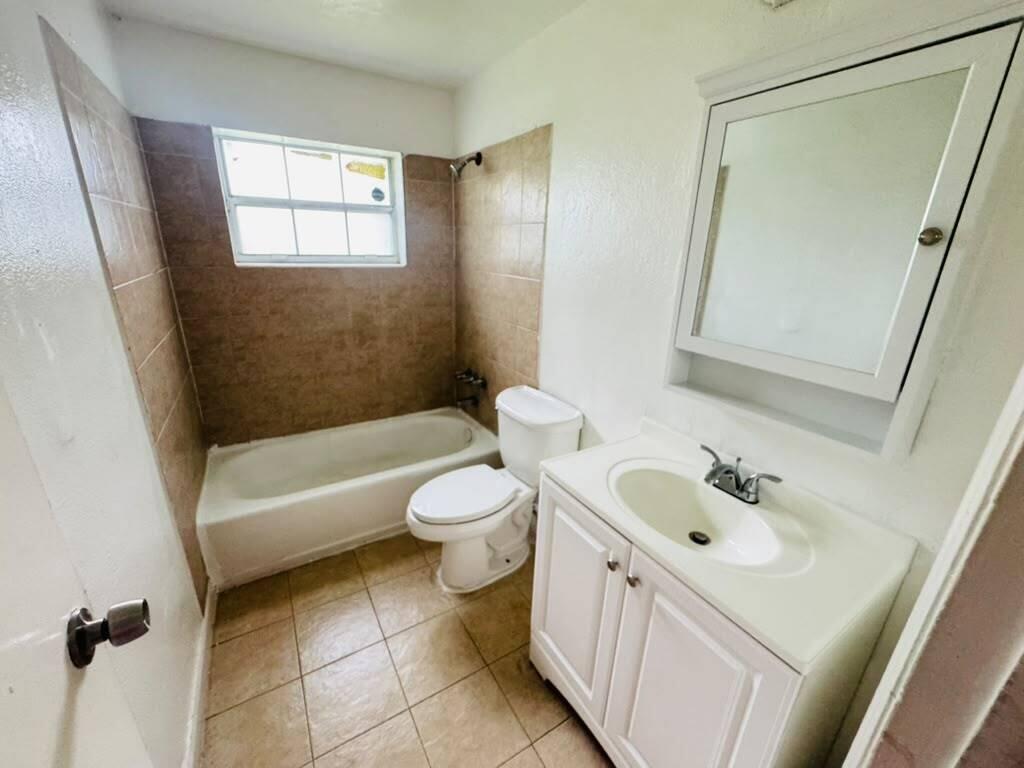 SUNRISE GOLF VILLAGE THIRD ADD - Residential Lease