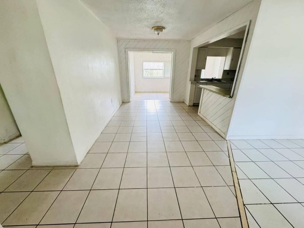SUNRISE GOLF VILLAGE THIRD ADD - Residential Lease
