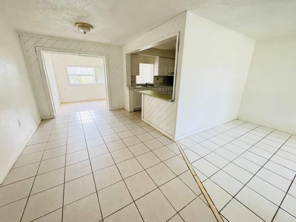 SUNRISE GOLF VILLAGE THIRD ADD - Residential Lease