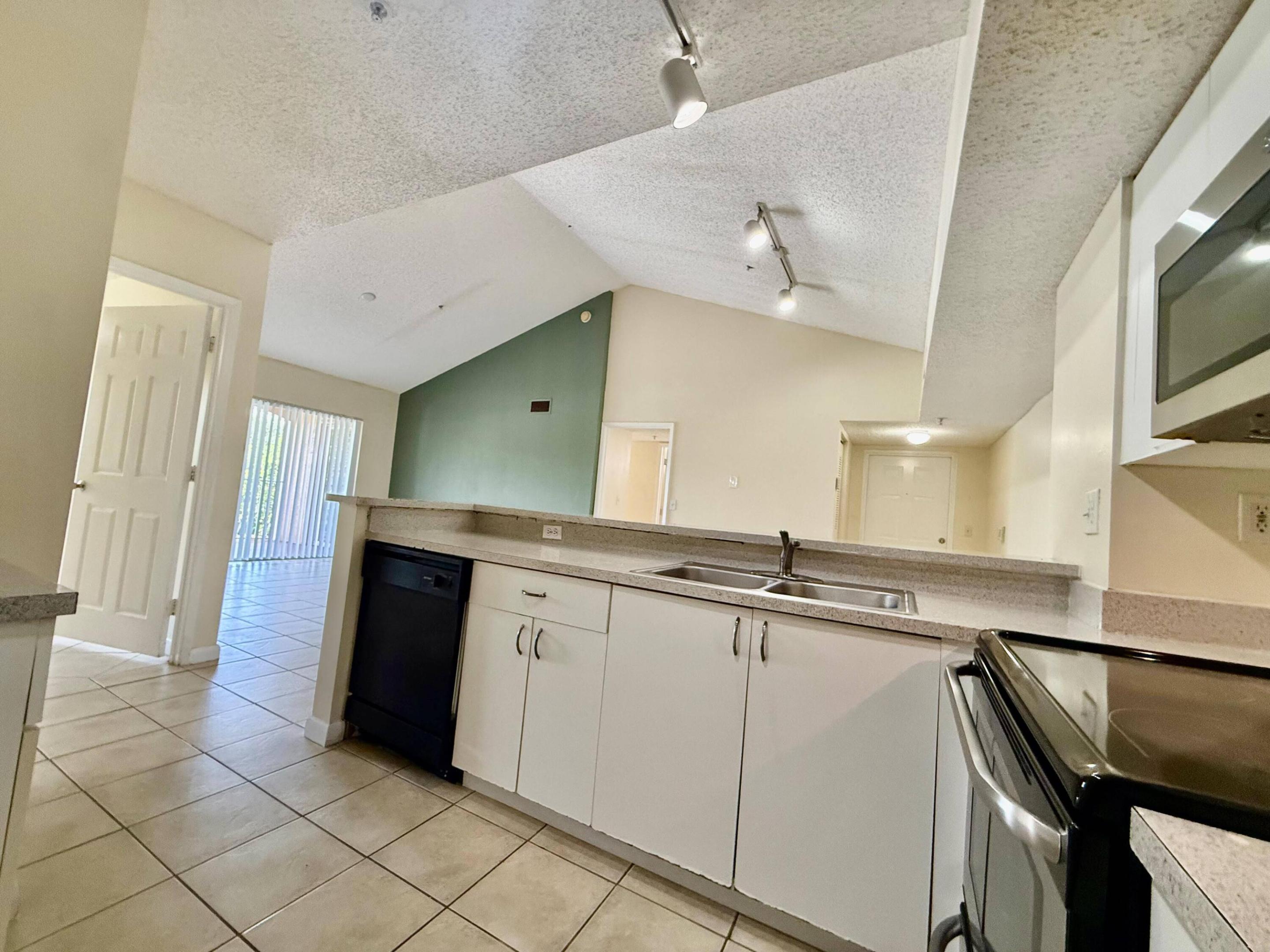 RIVIERA PALMS CONDO - Residential Lease