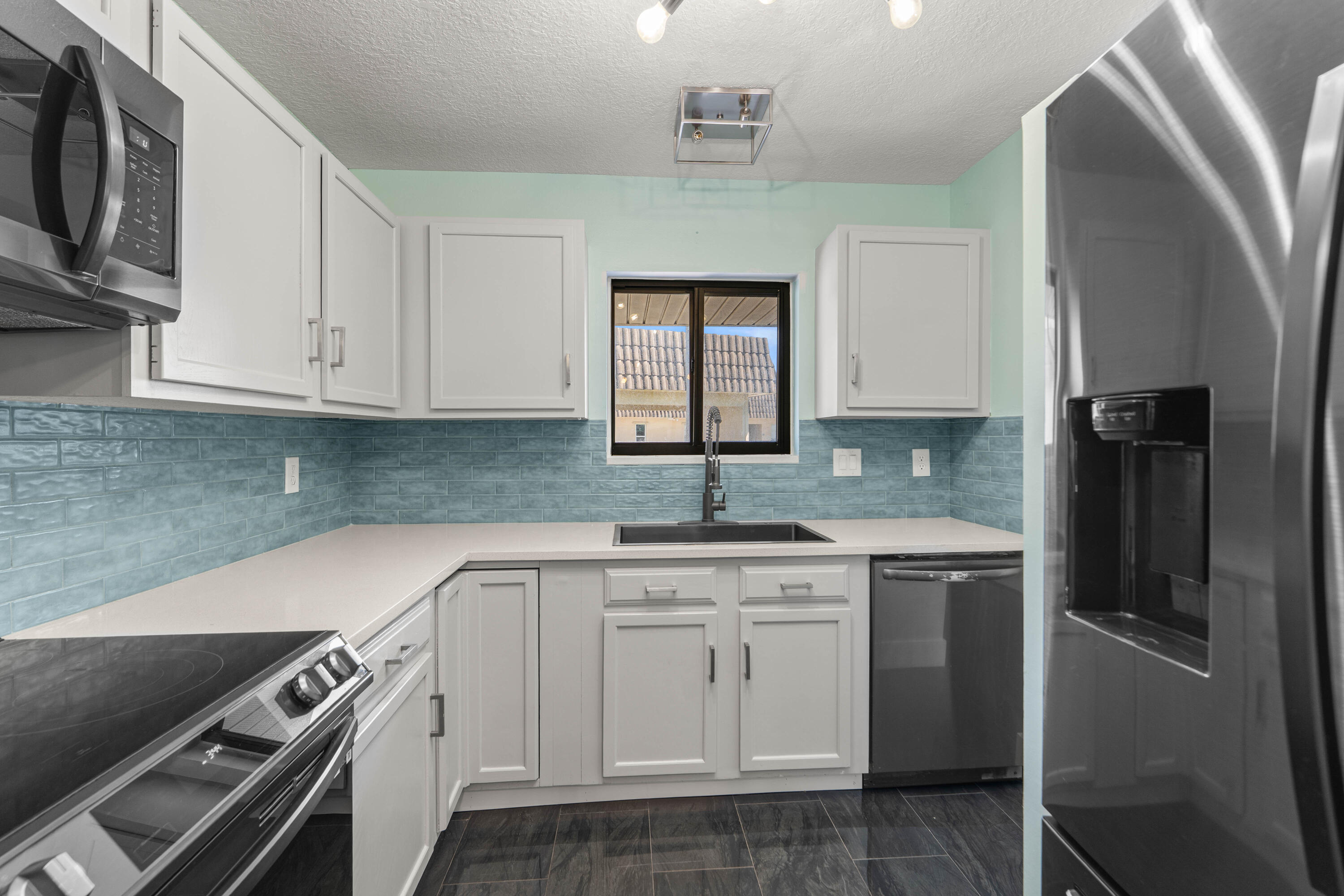 RIVEREDGE CONDO - Residential Lease