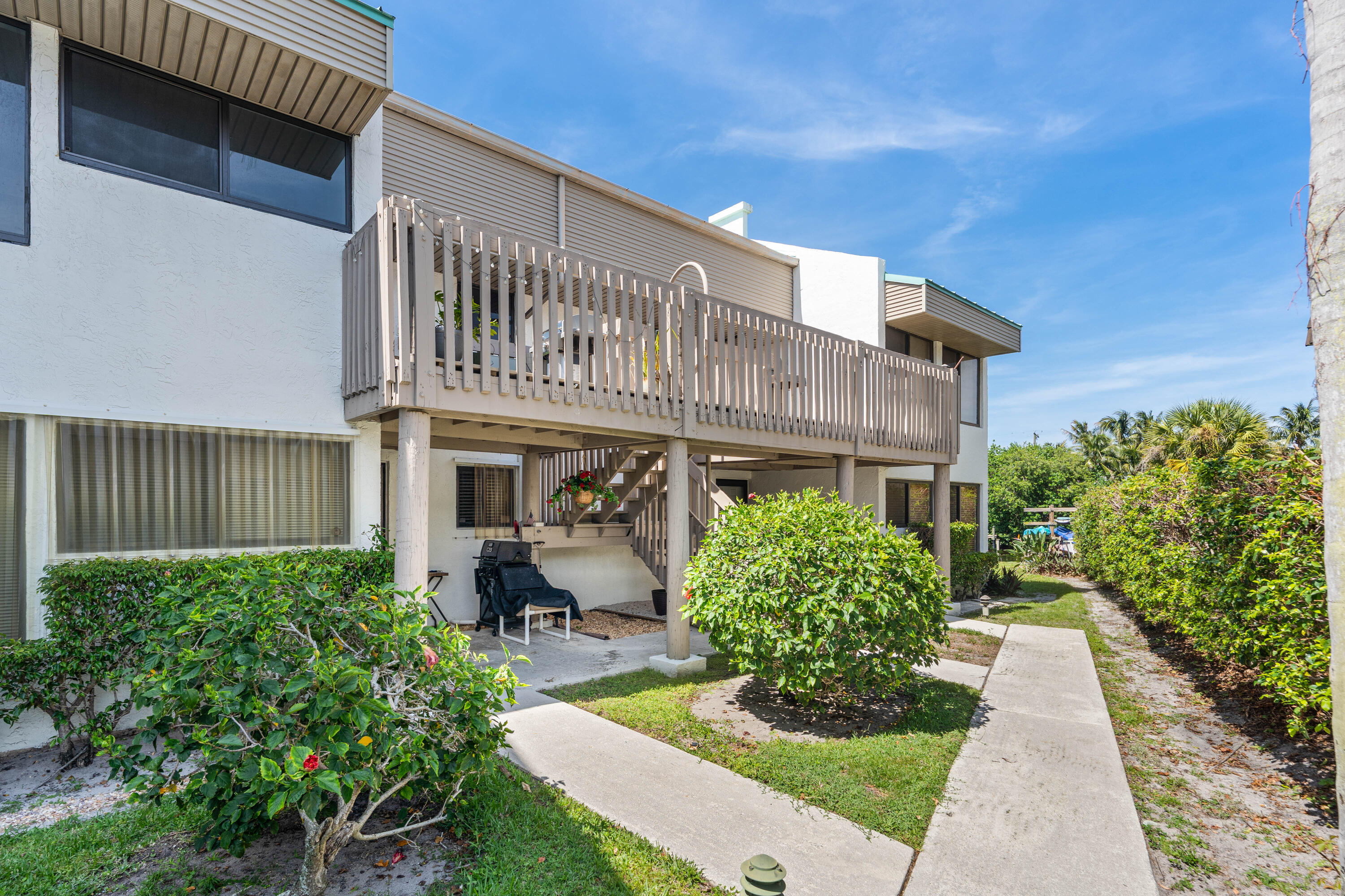 RIVEREDGE CONDO - Residential Lease