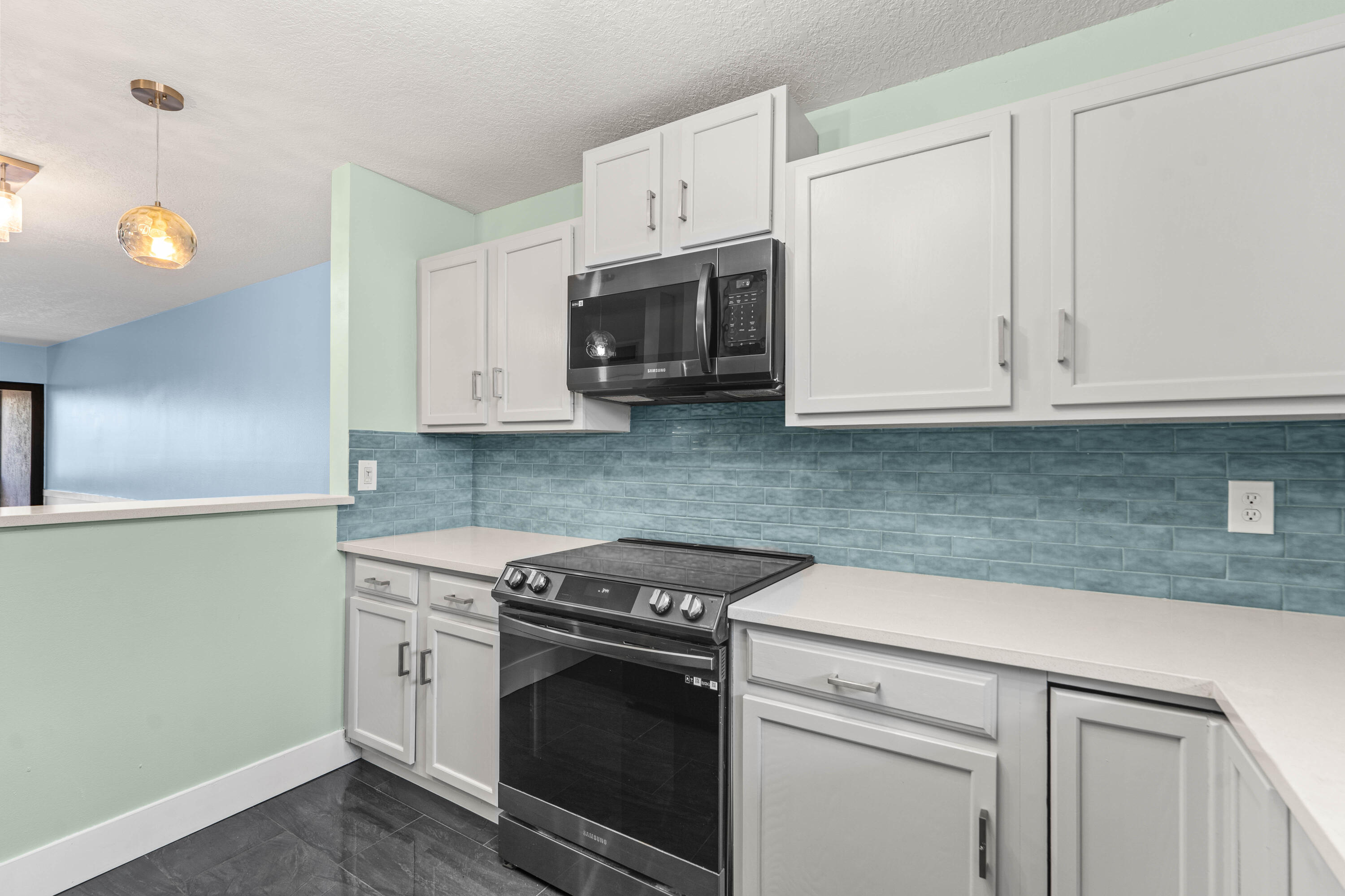 RIVEREDGE CONDO - Residential Lease