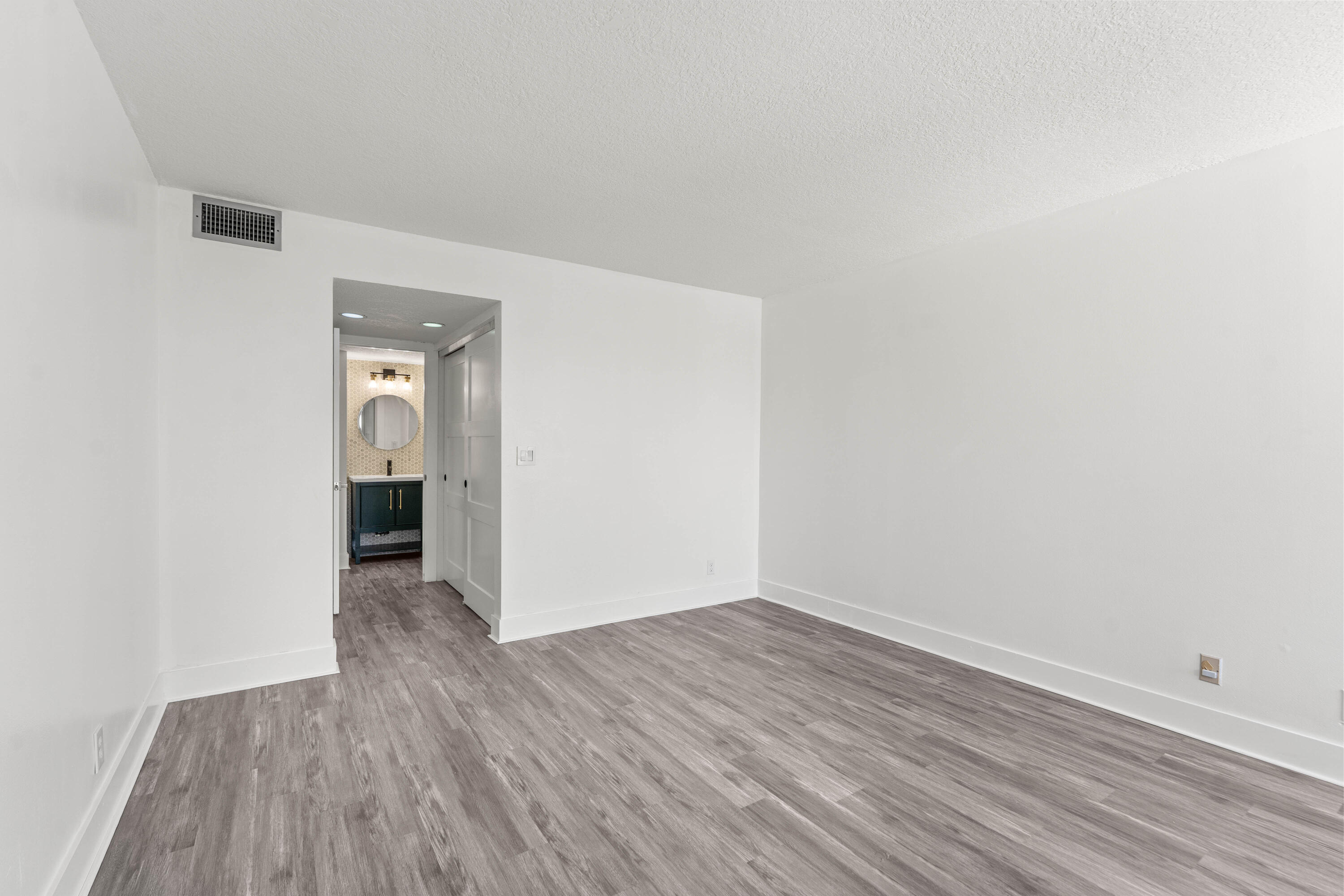 RIVEREDGE CONDO - Residential Lease