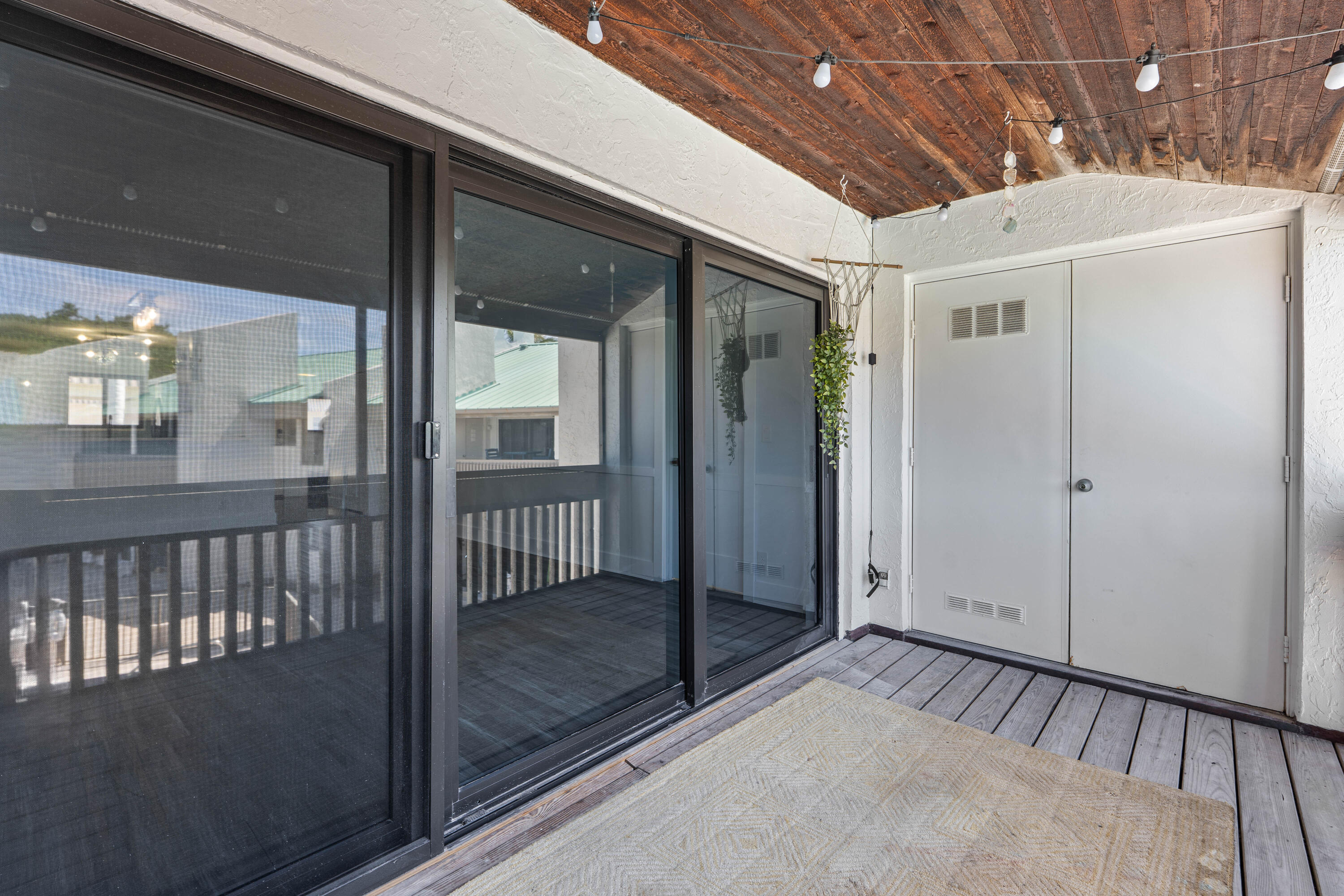 RIVEREDGE CONDO - Residential Lease