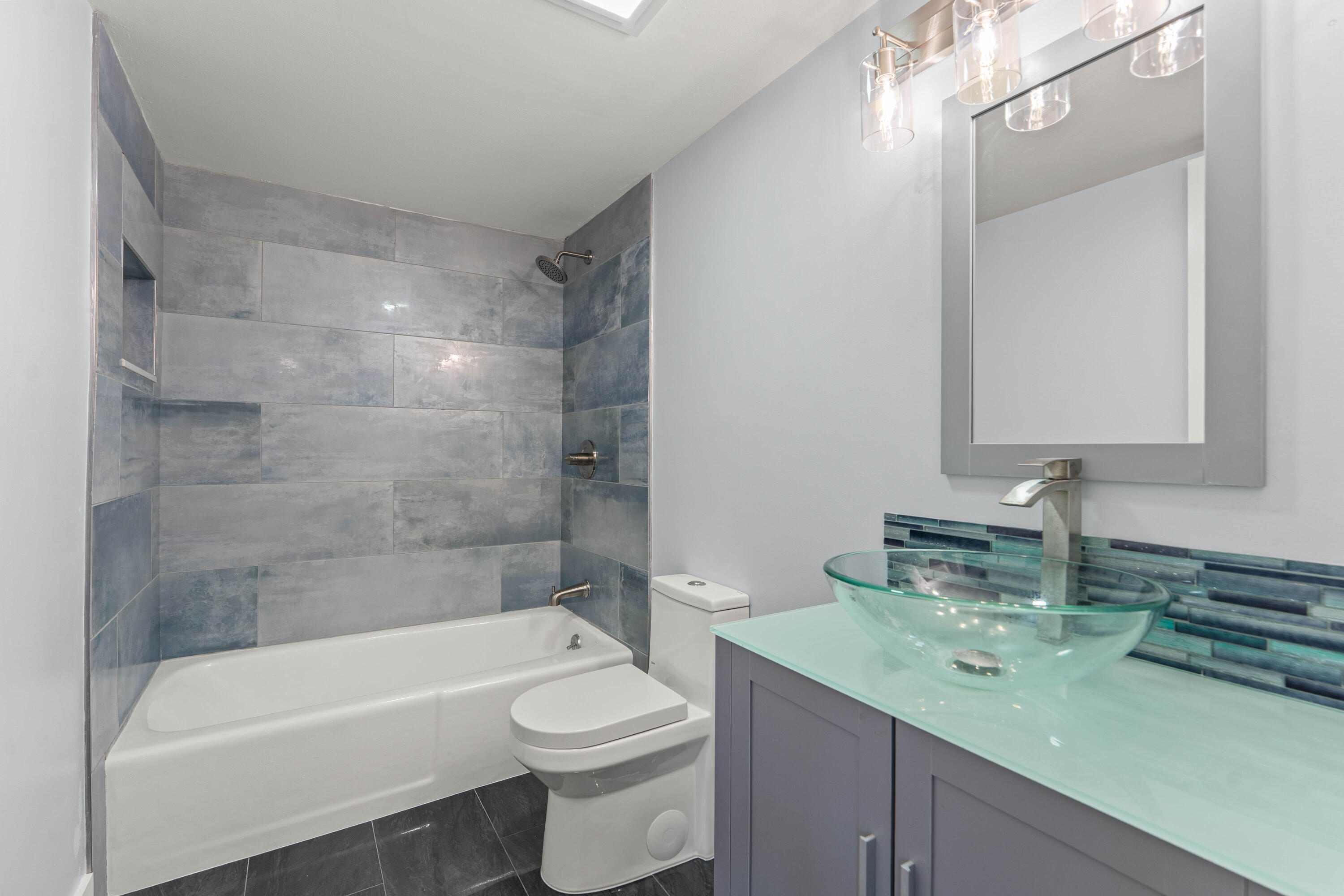 RIVEREDGE CONDO - Residential Lease