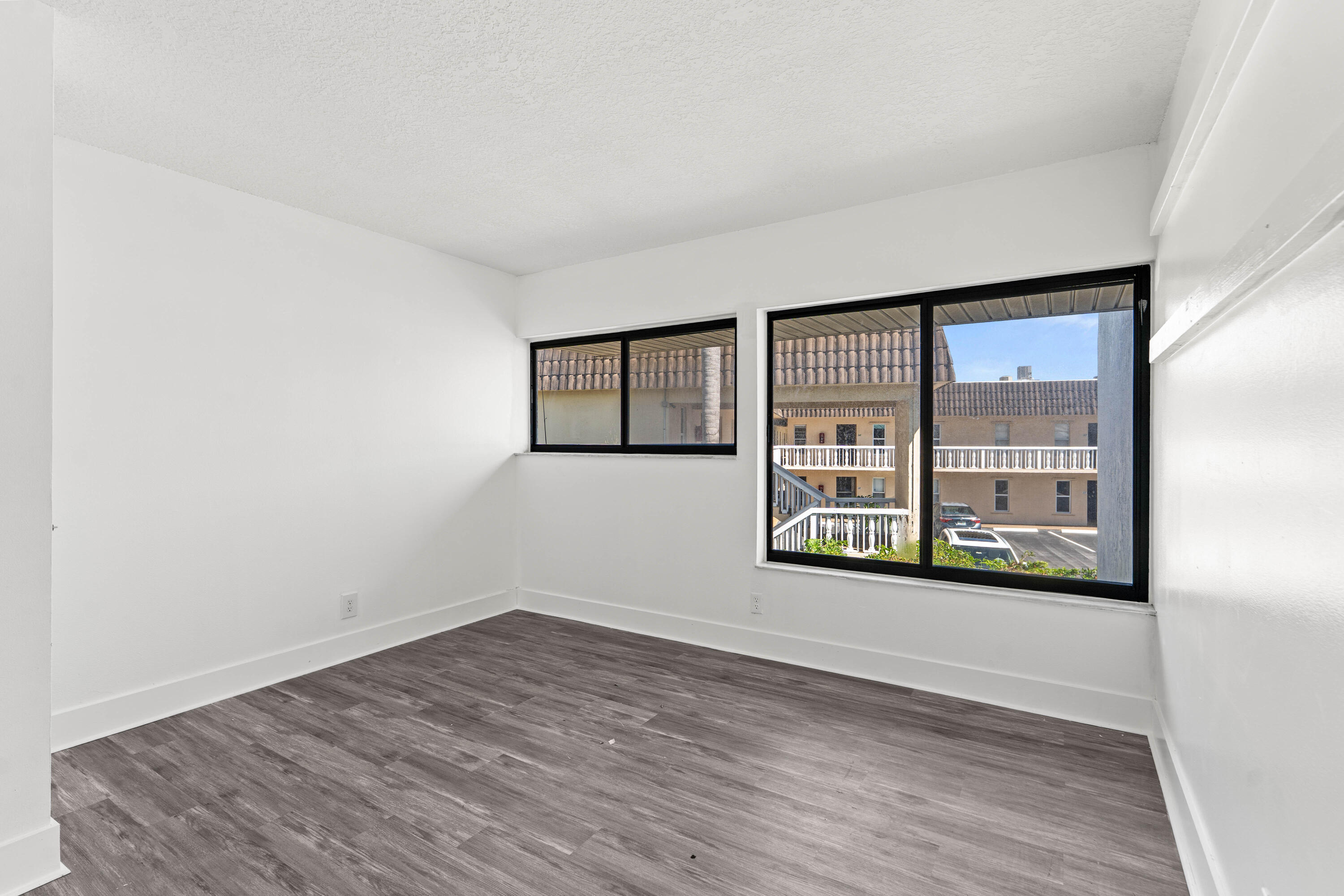 RIVEREDGE CONDO - Residential Lease