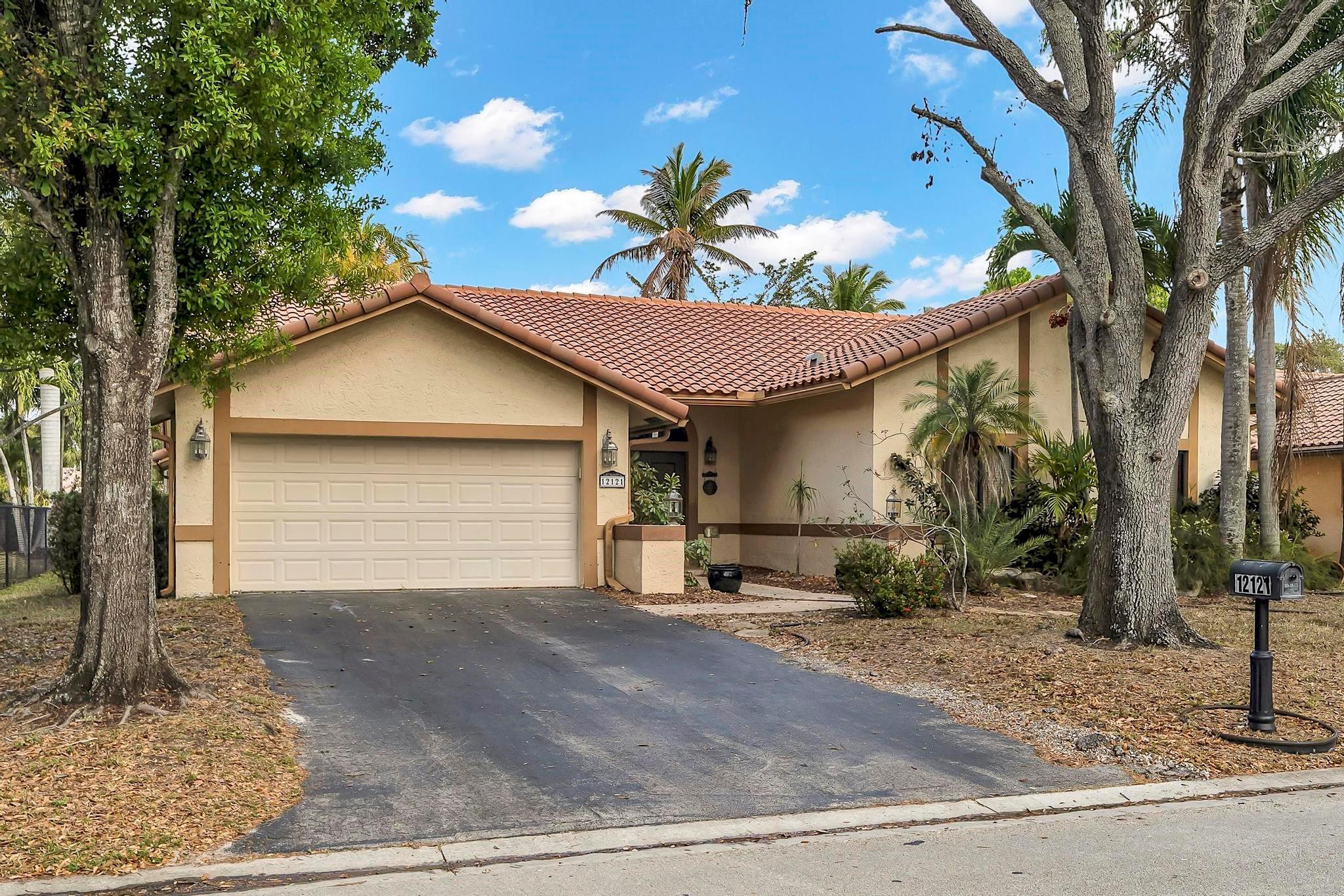 West Glen 128-3 B - Residential