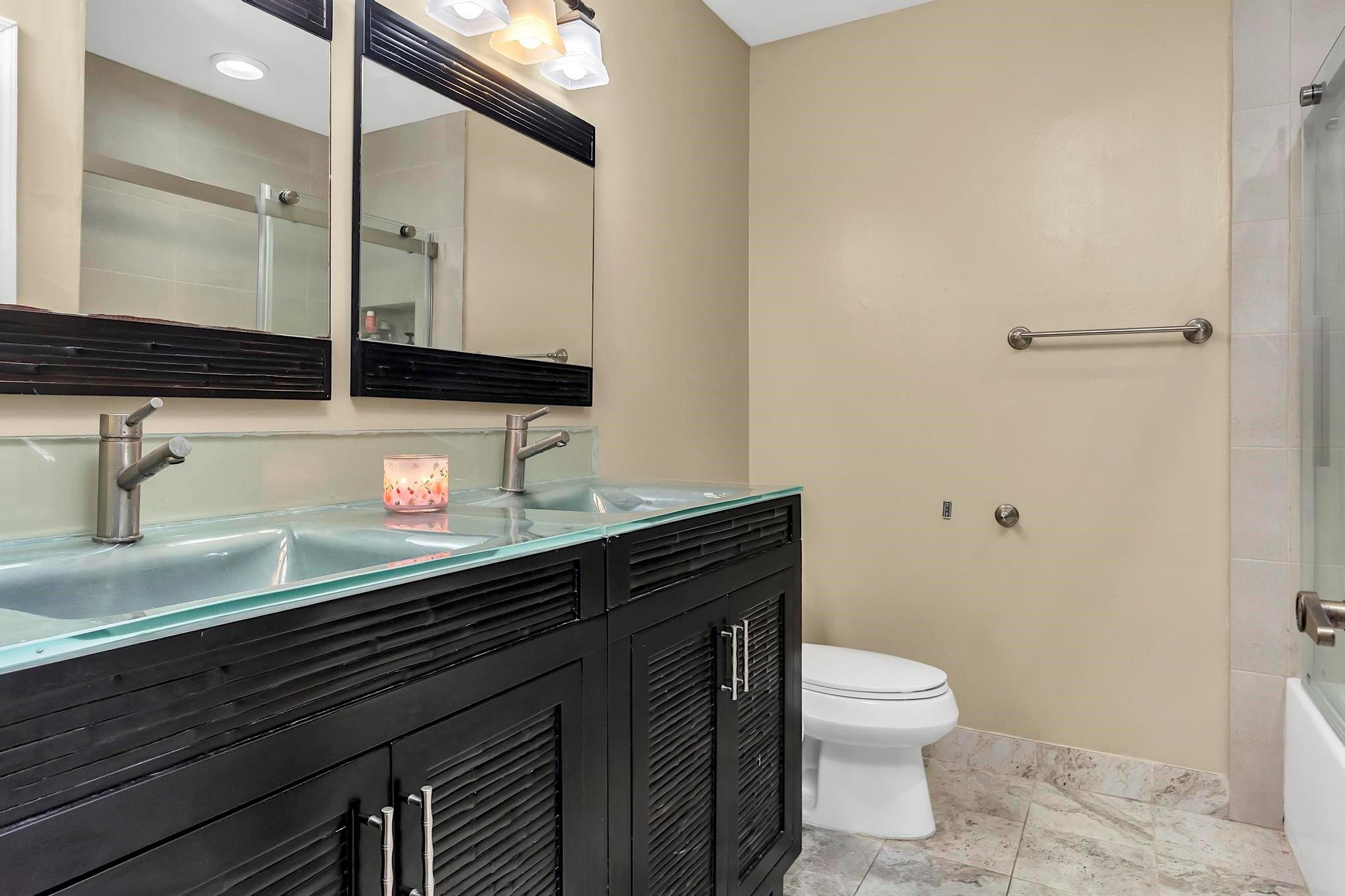 West Glen 128-3 B - Residential