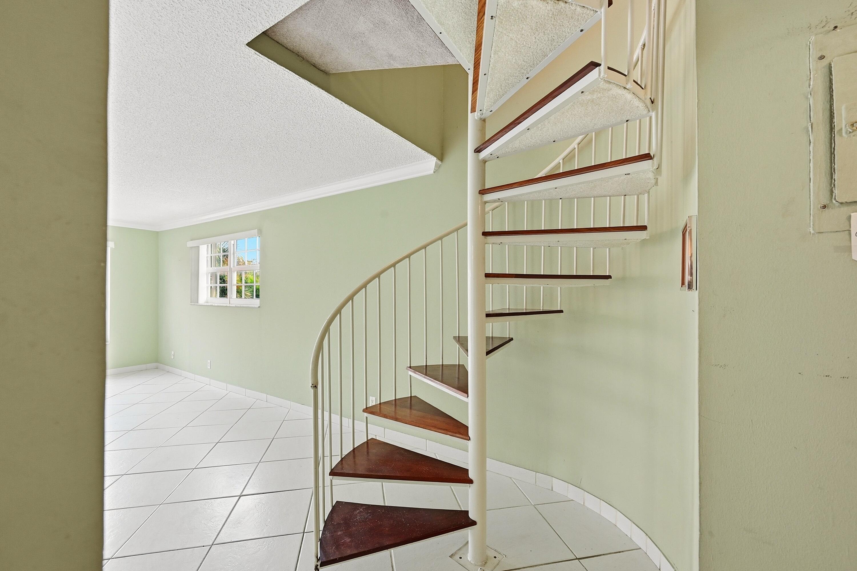 TENNIS CLUB DAVIS CONDO - Residential