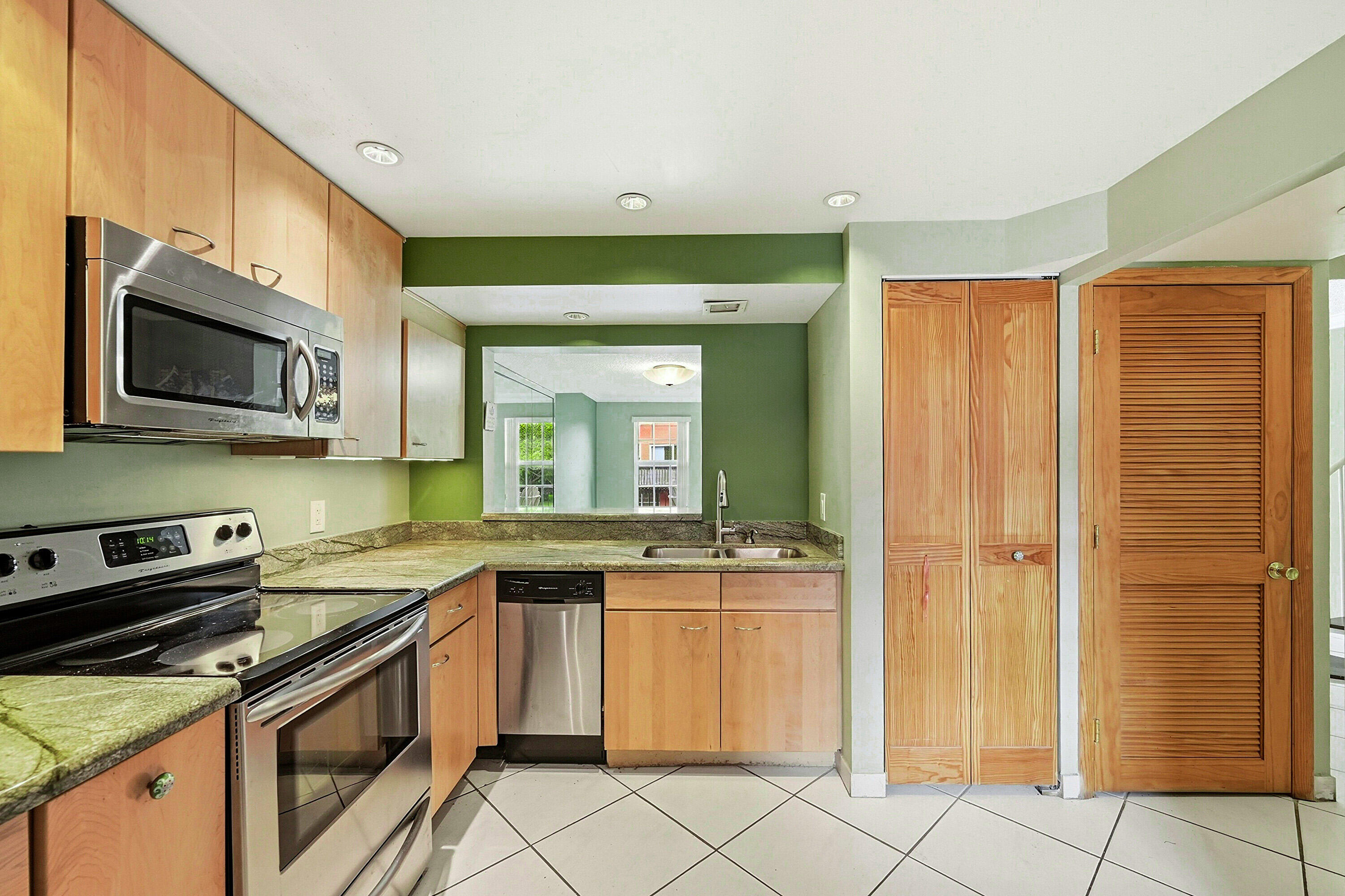 TENNIS CLUB DAVIS CONDO - Residential
