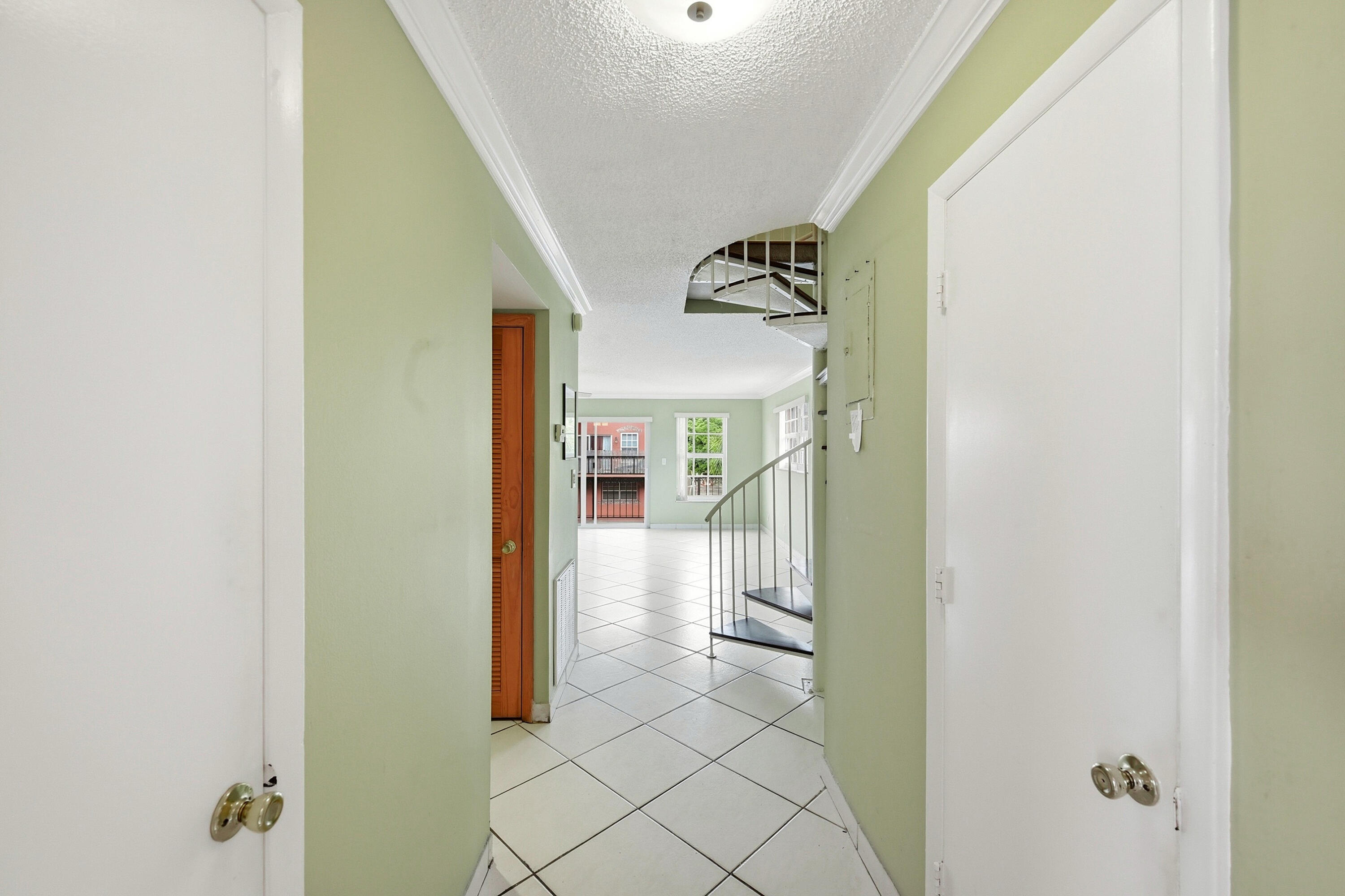 TENNIS CLUB DAVIS CONDO - Residential