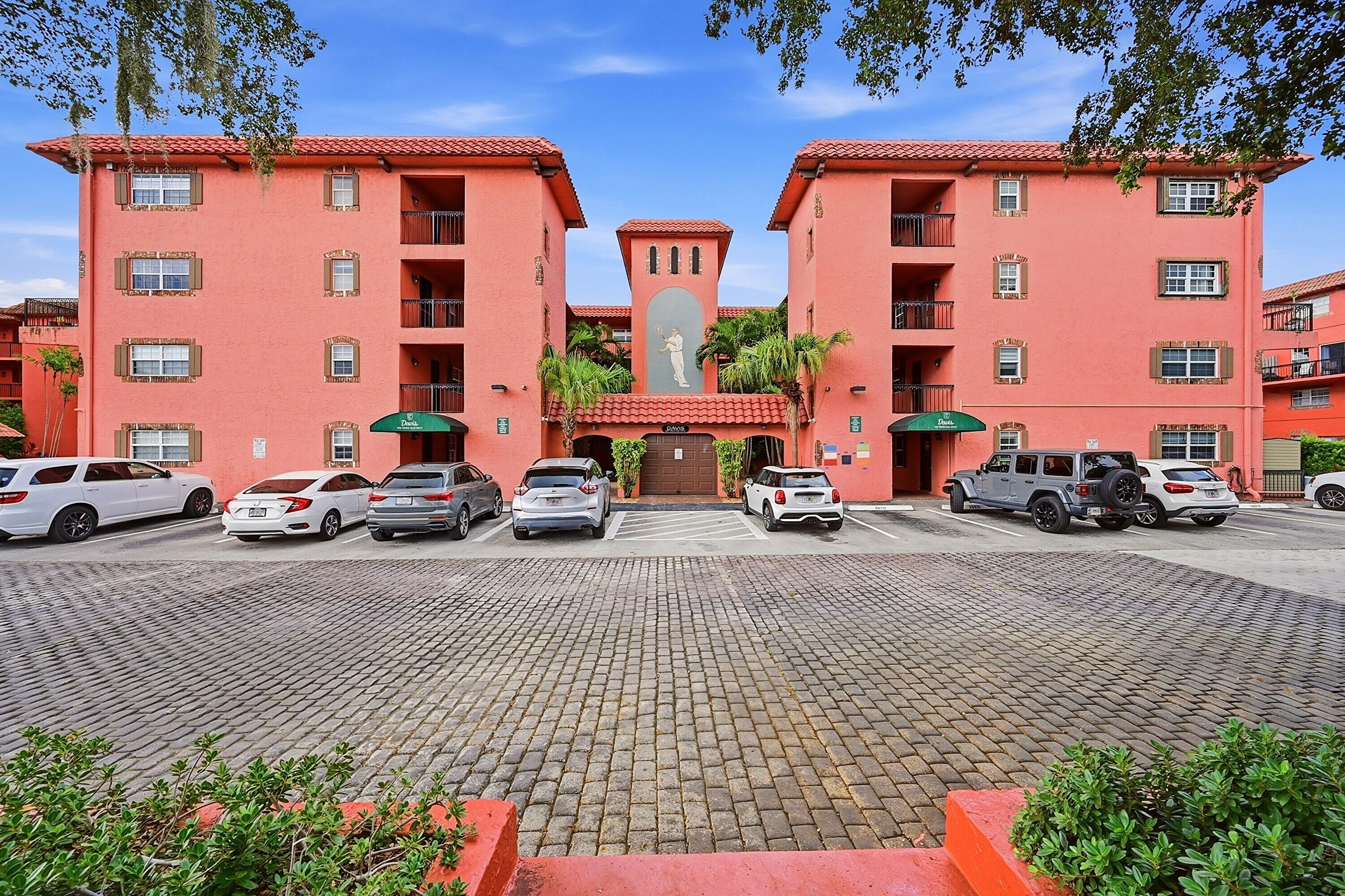 TENNIS CLUB DAVIS CONDO - Residential