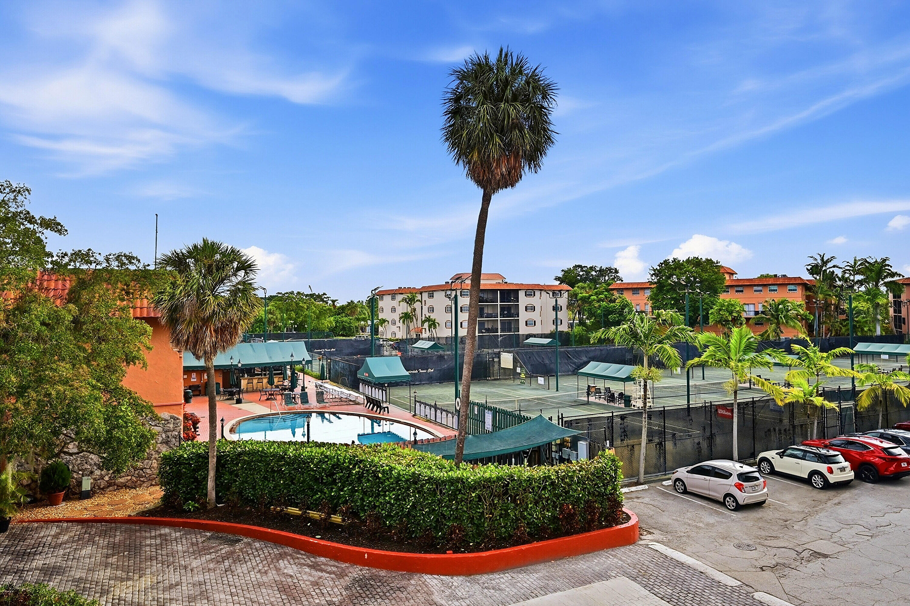 TENNIS CLUB DAVIS CONDO - Residential