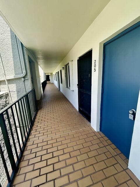 FOUNTAINS OF PALM BEACH CONDO 4 - Residential