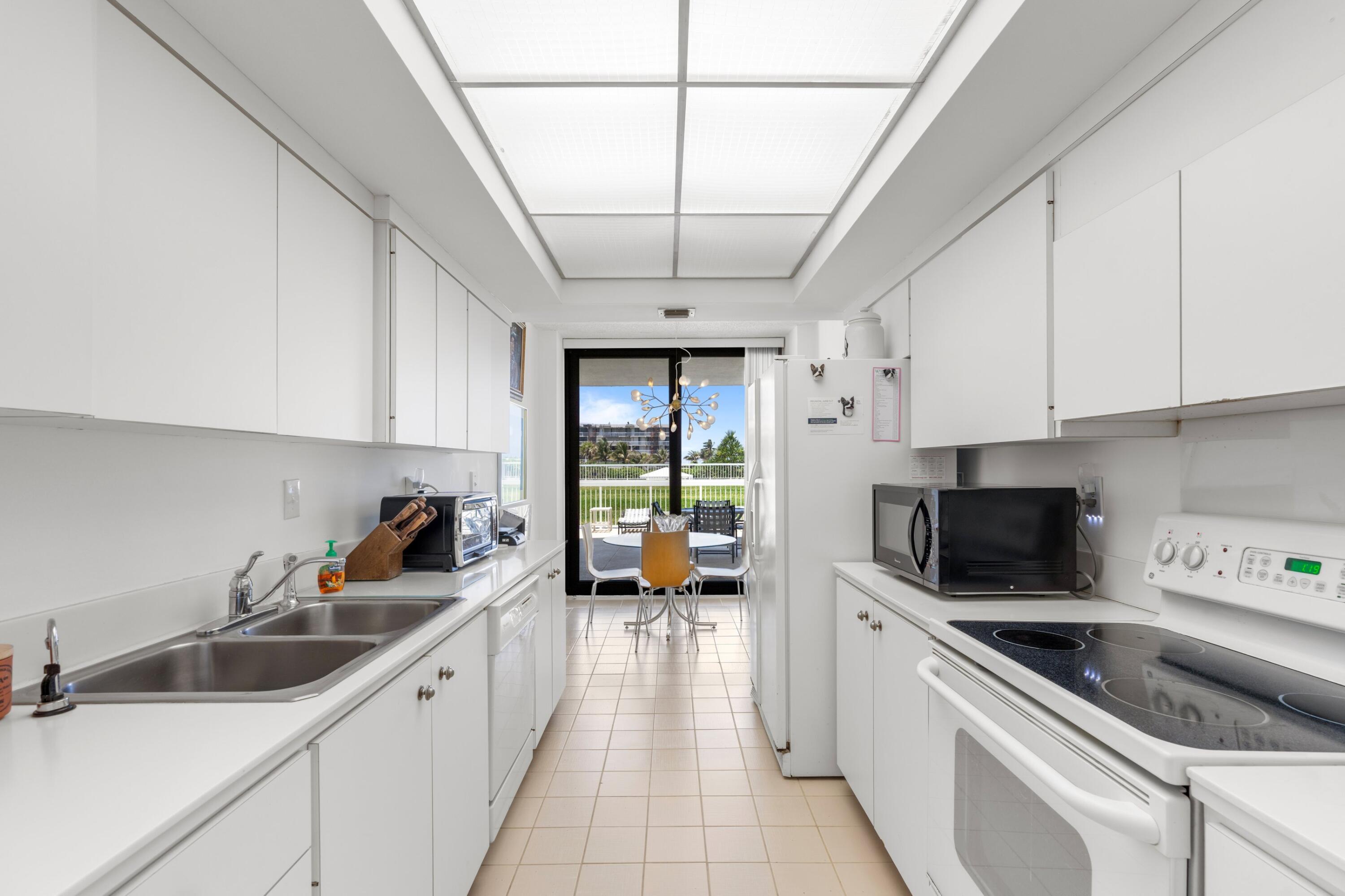 MERIDIAN OF PALM BEACH - Residential