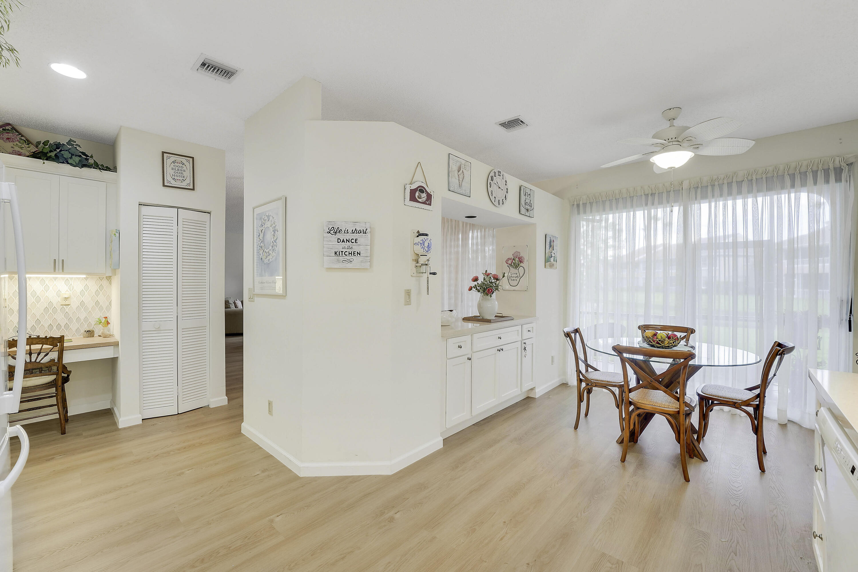 LEGENDS CONDO - Residential