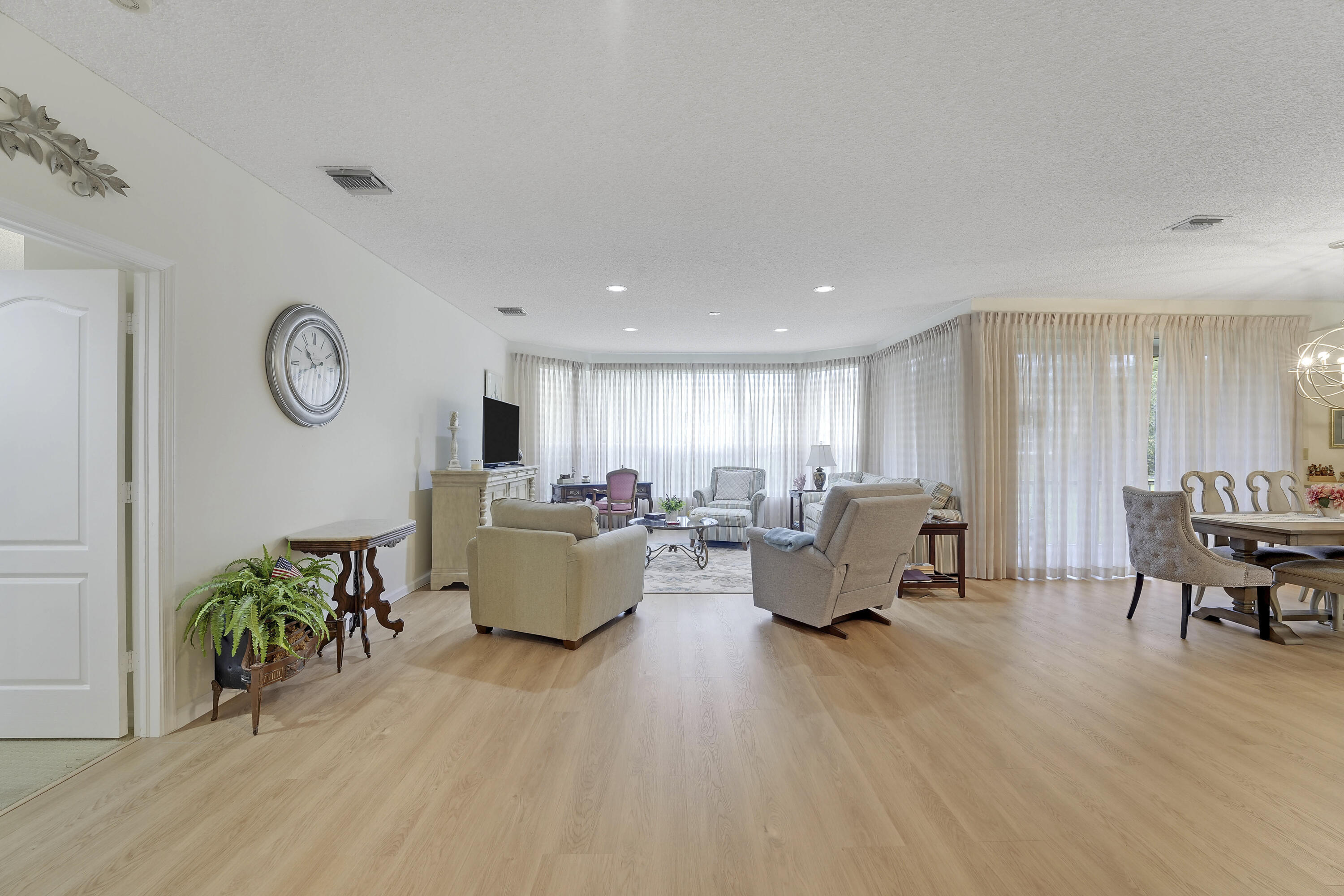 LEGENDS CONDO - Residential
