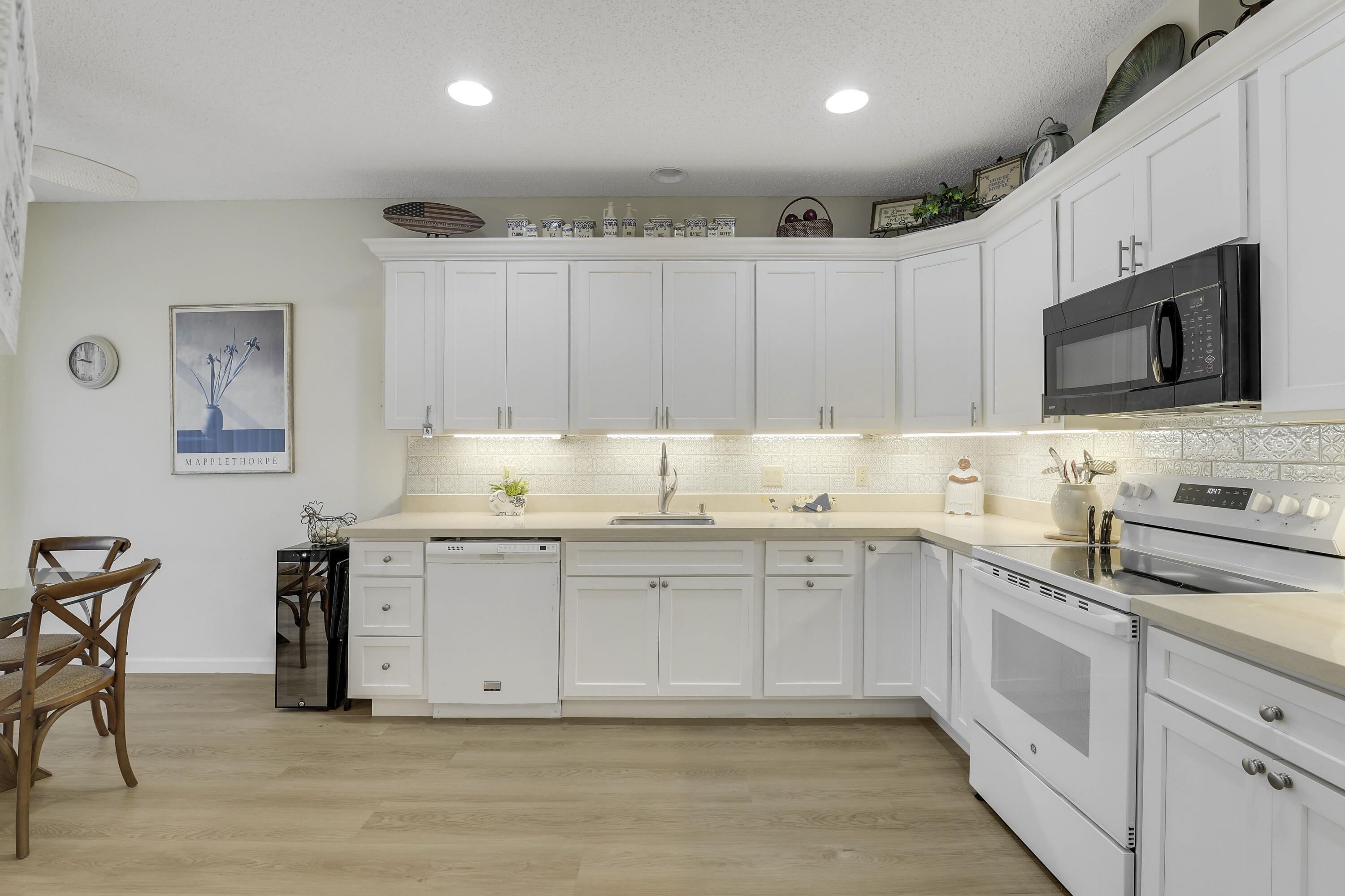 LEGENDS CONDO - Residential