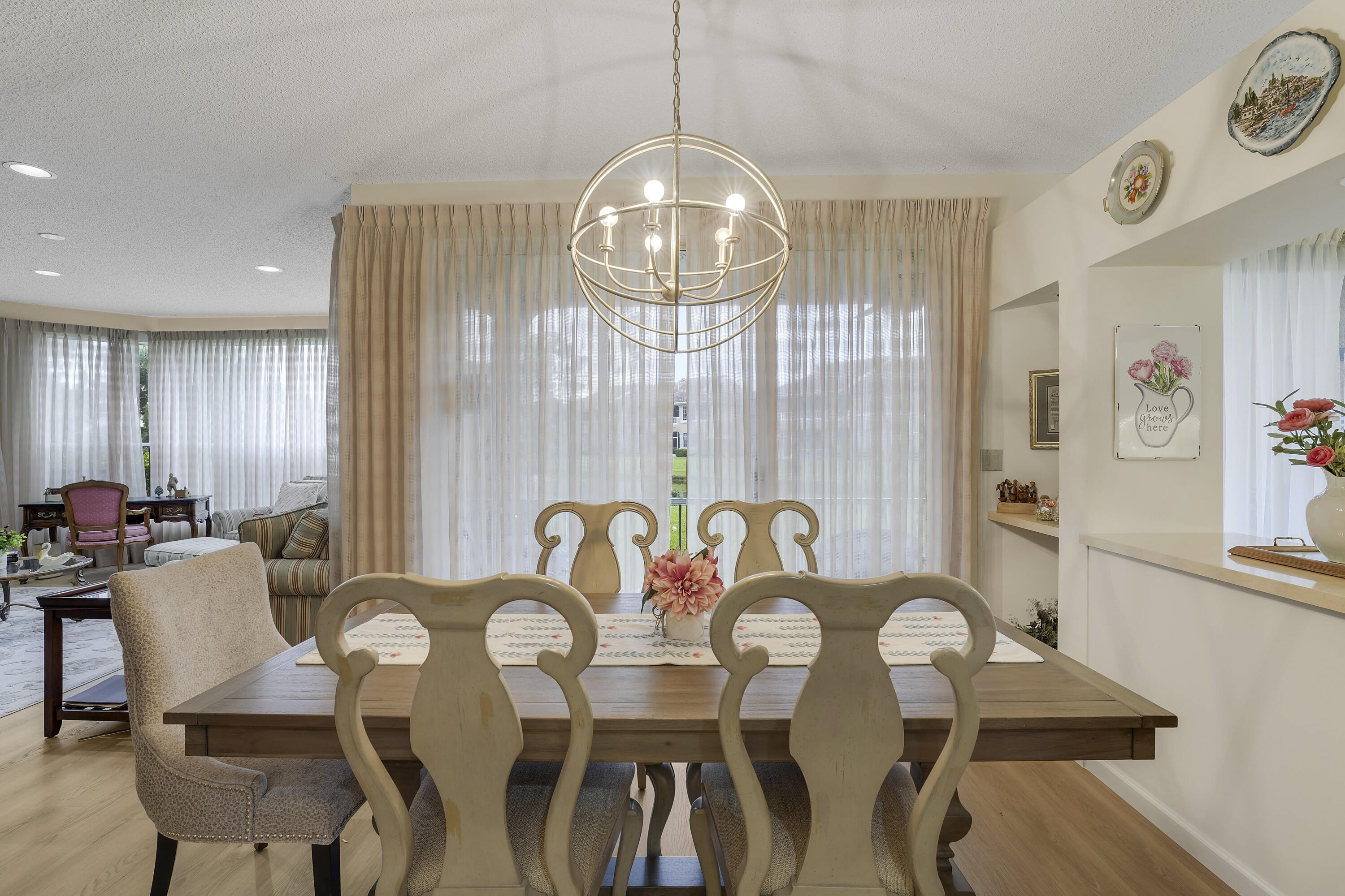 LEGENDS CONDO - Residential