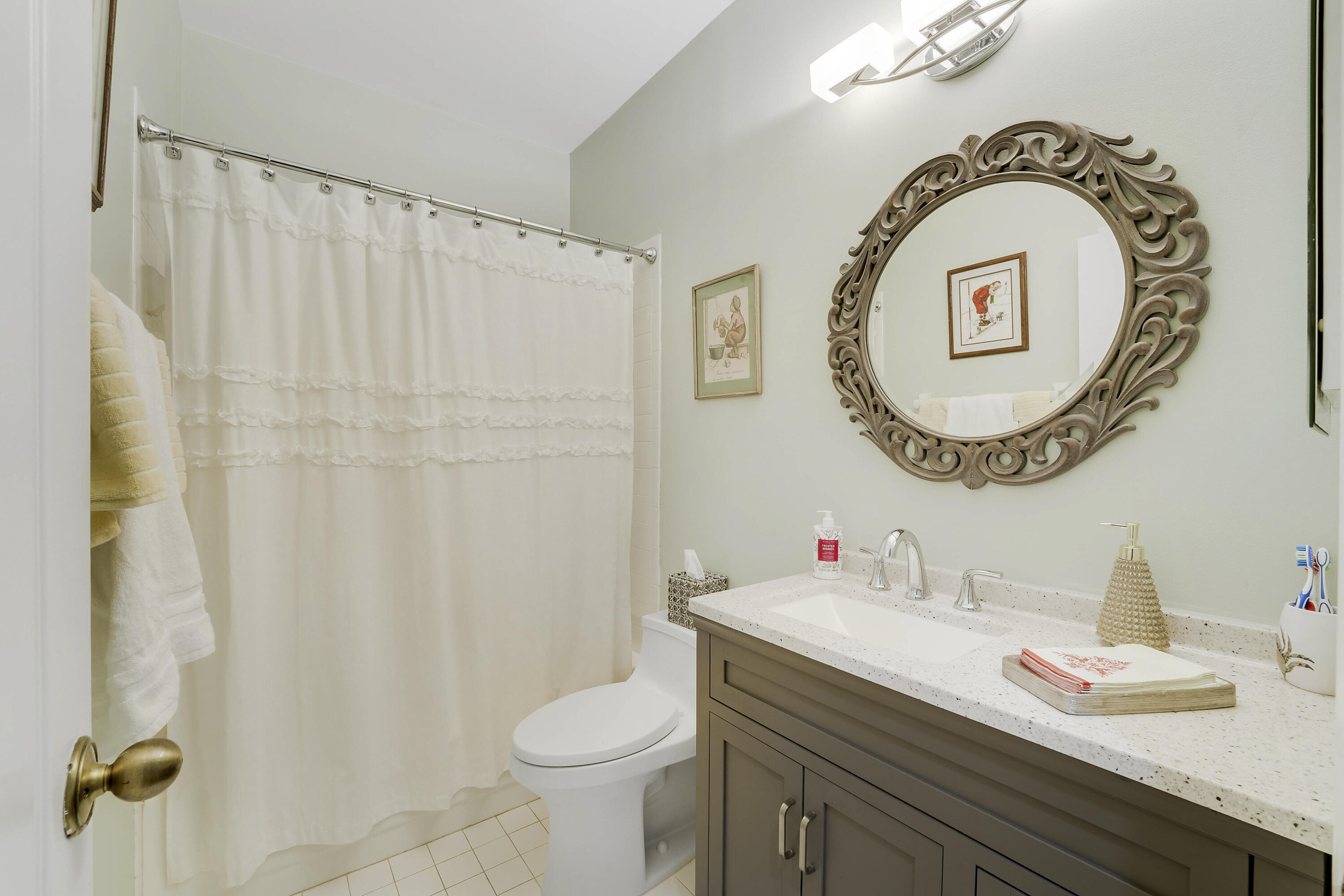 LEGENDS CONDO - Residential