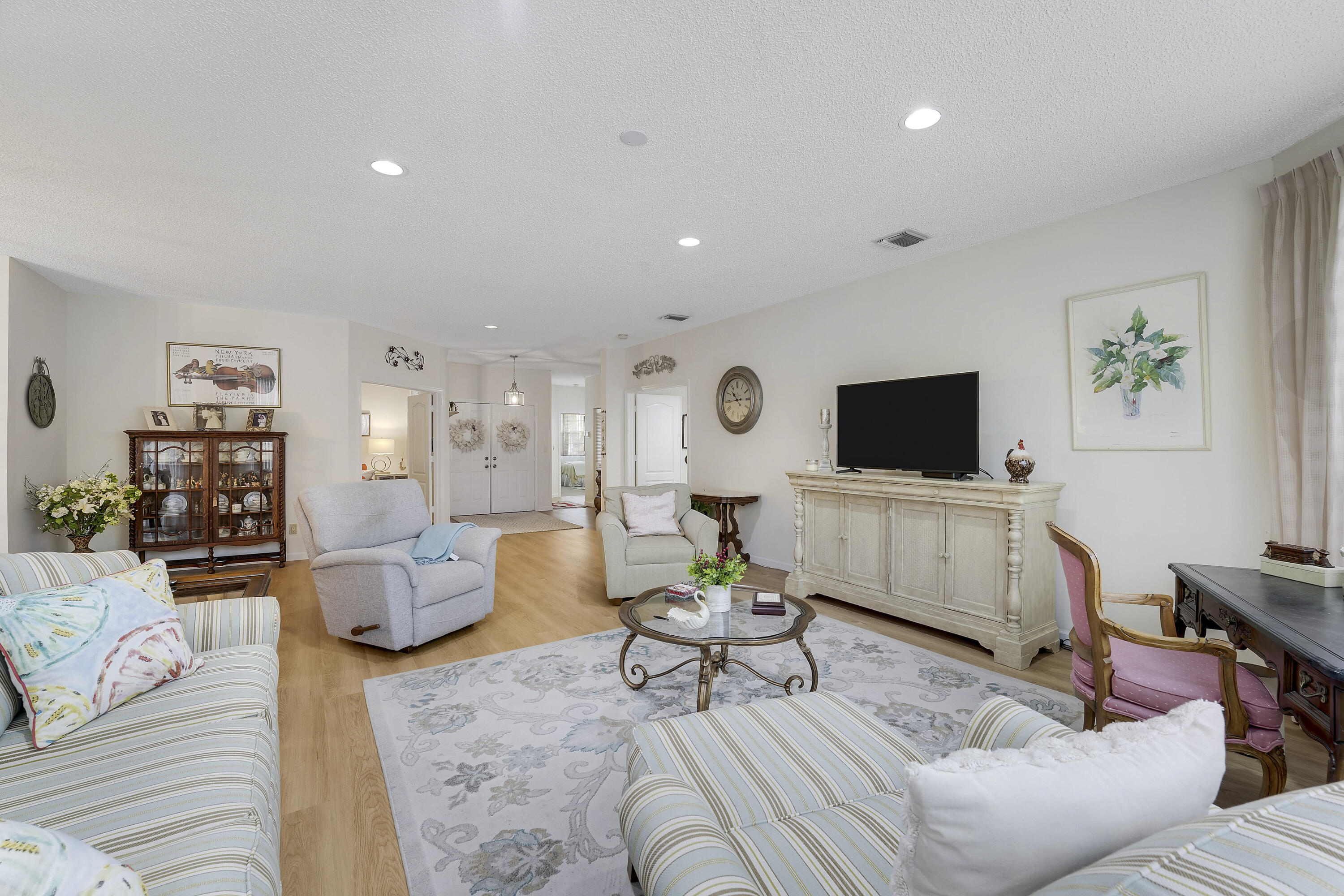 LEGENDS CONDO - Residential
