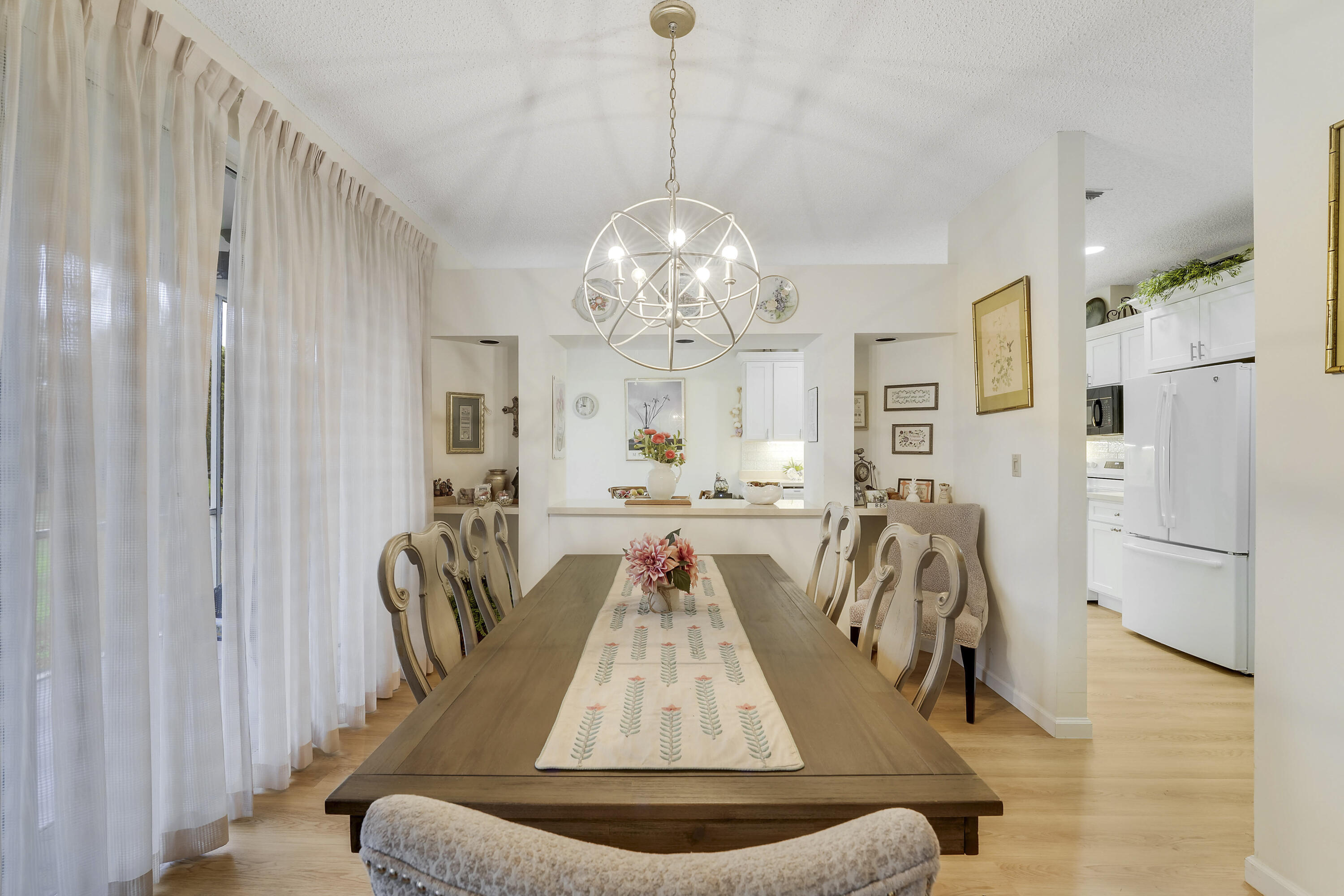 LEGENDS CONDO - Residential