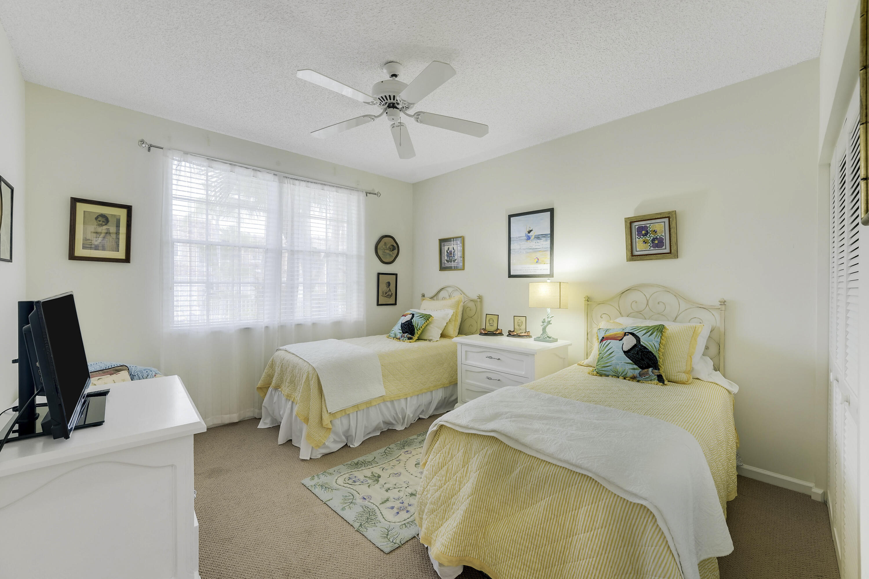 LEGENDS CONDO - Residential