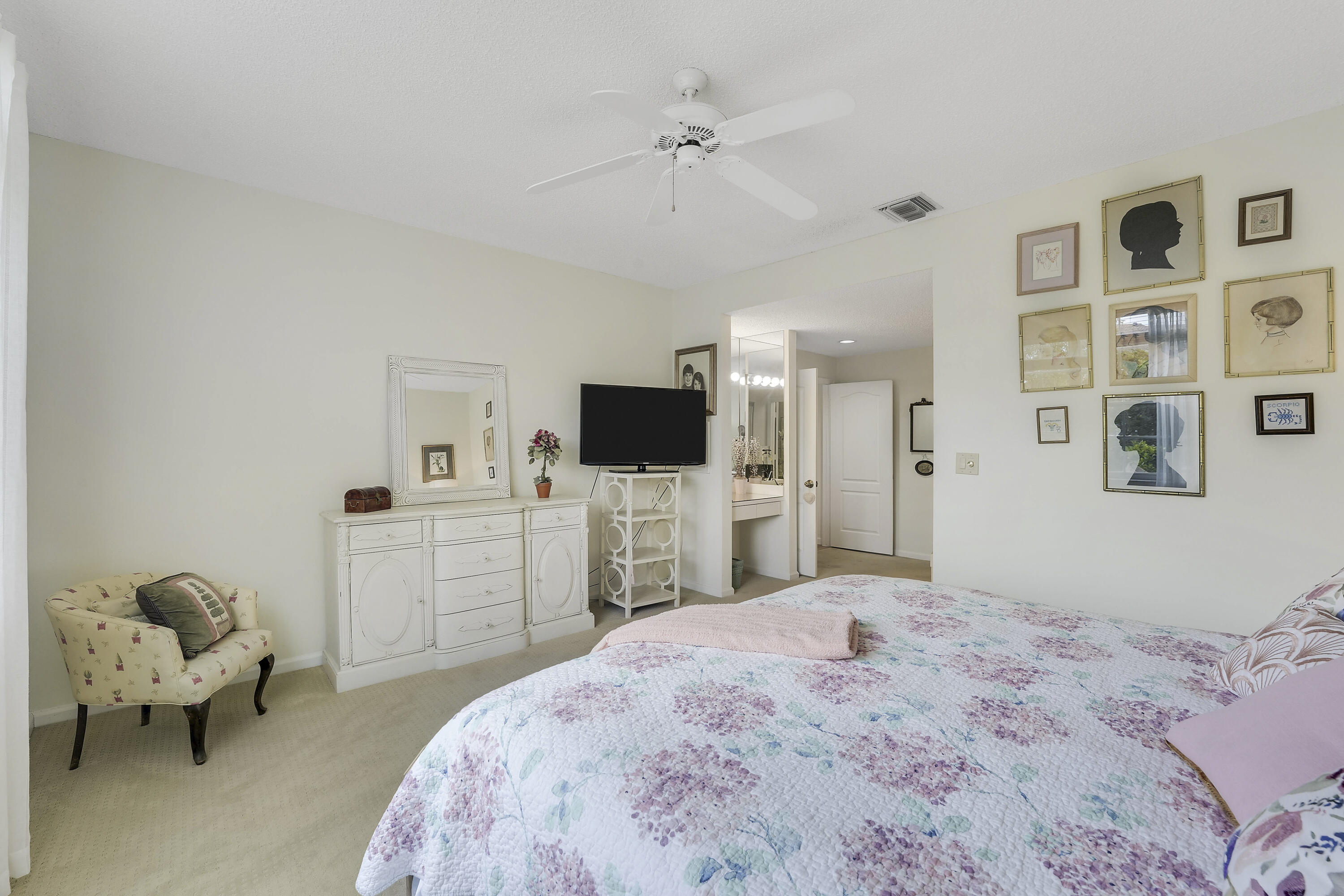 LEGENDS CONDO - Residential