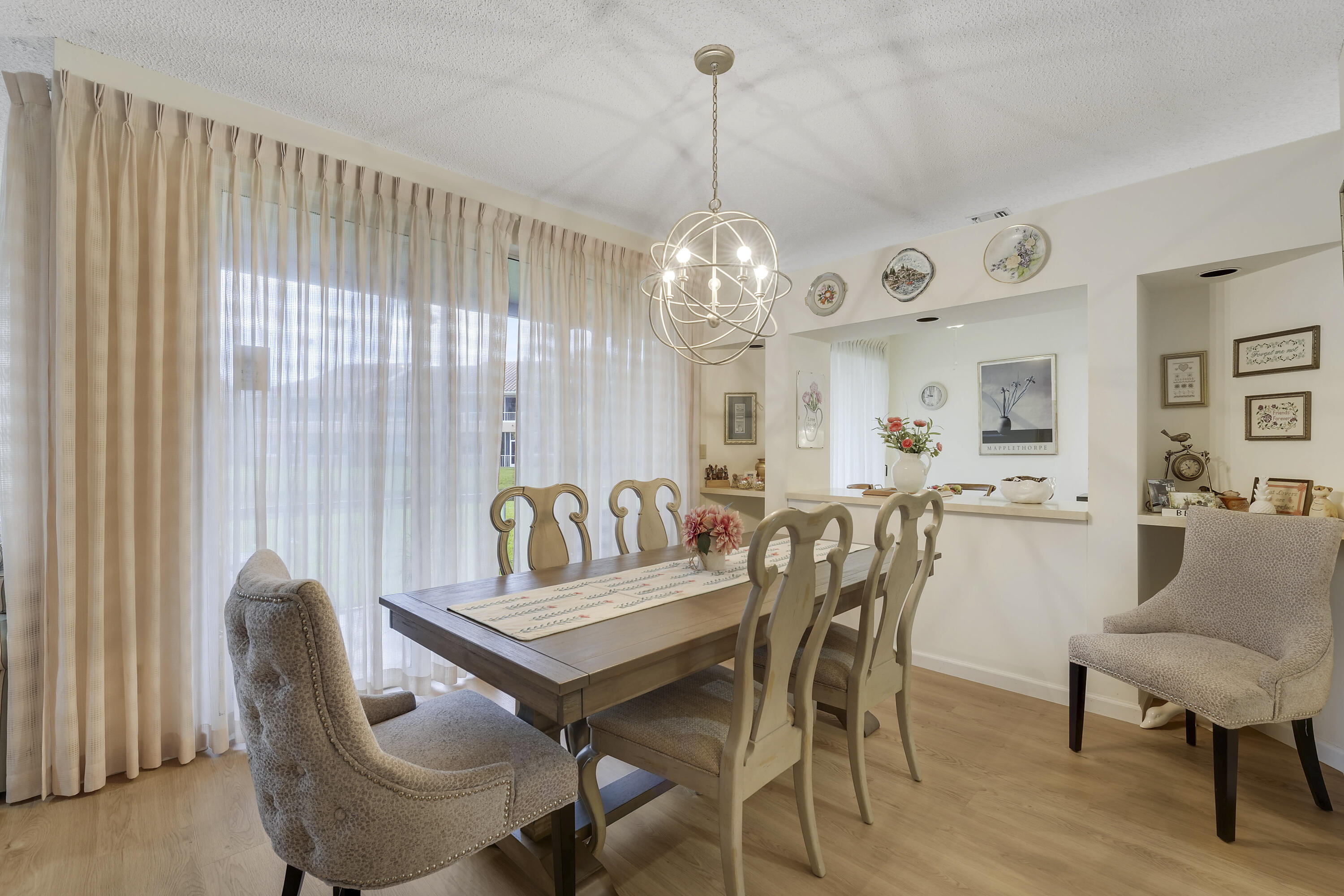 LEGENDS CONDO - Residential